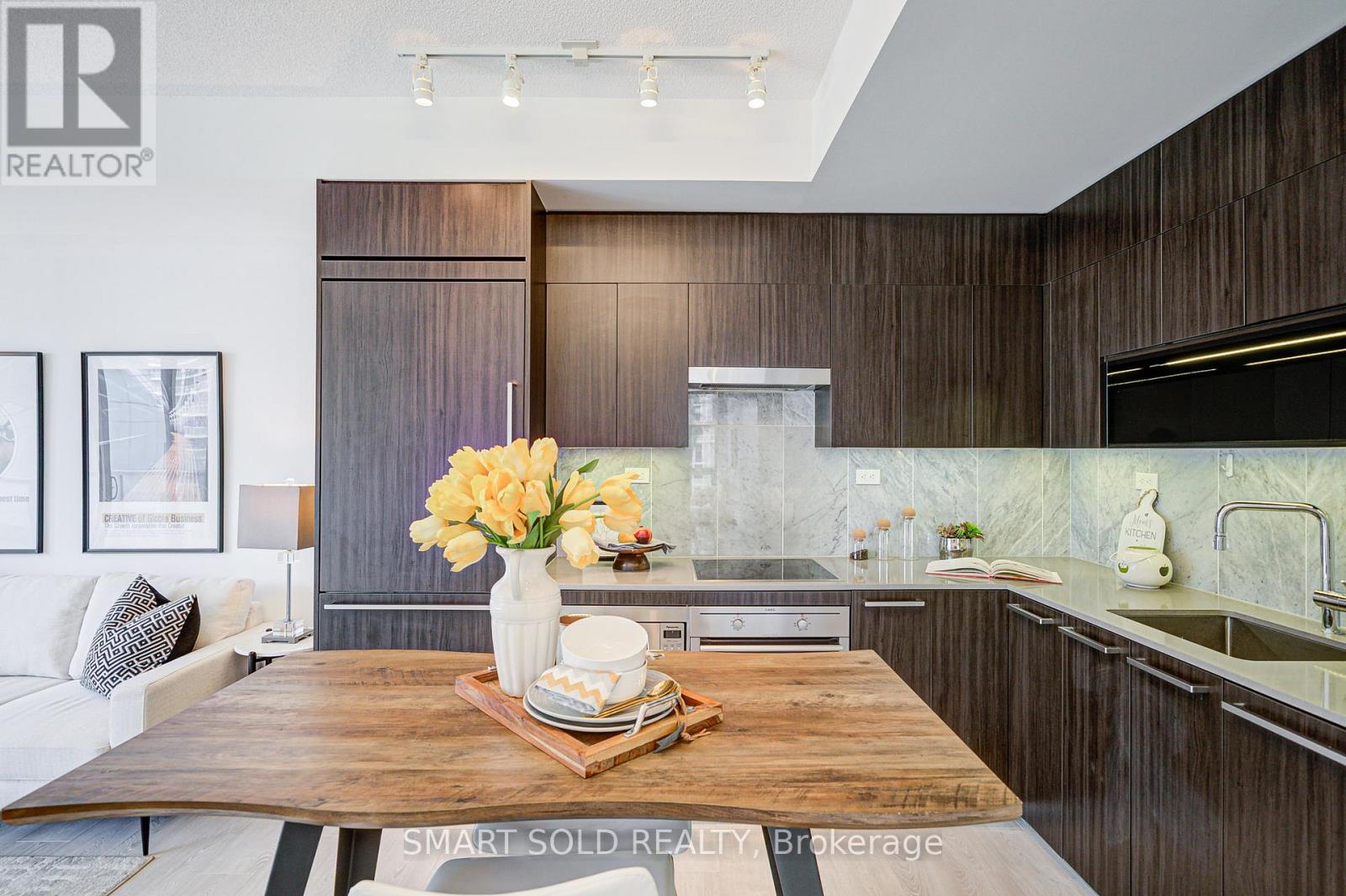 305 - 90 Queens Wharf Road, Toronto, Ontario  M5V 0J4 - Photo 11 - C12495410