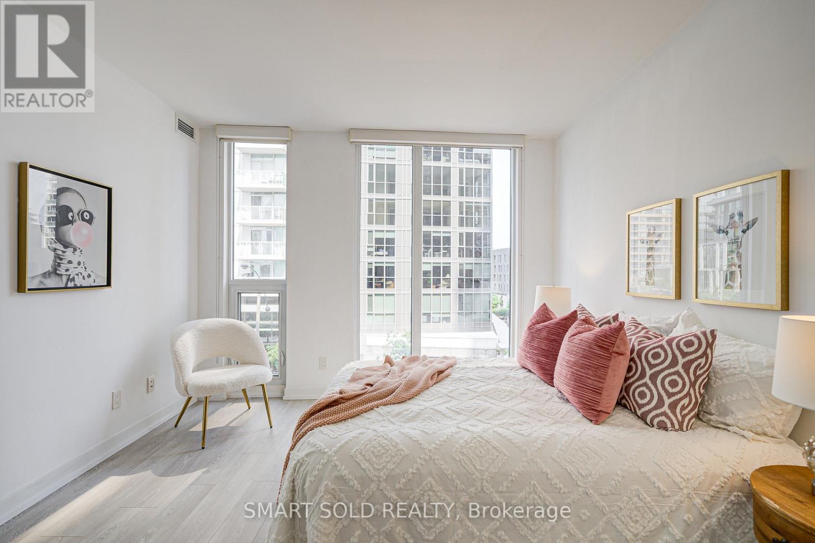 305 - 90 Queens Wharf Road, Toronto, Ontario  M5V 0J4 - Photo 20 - C12495410