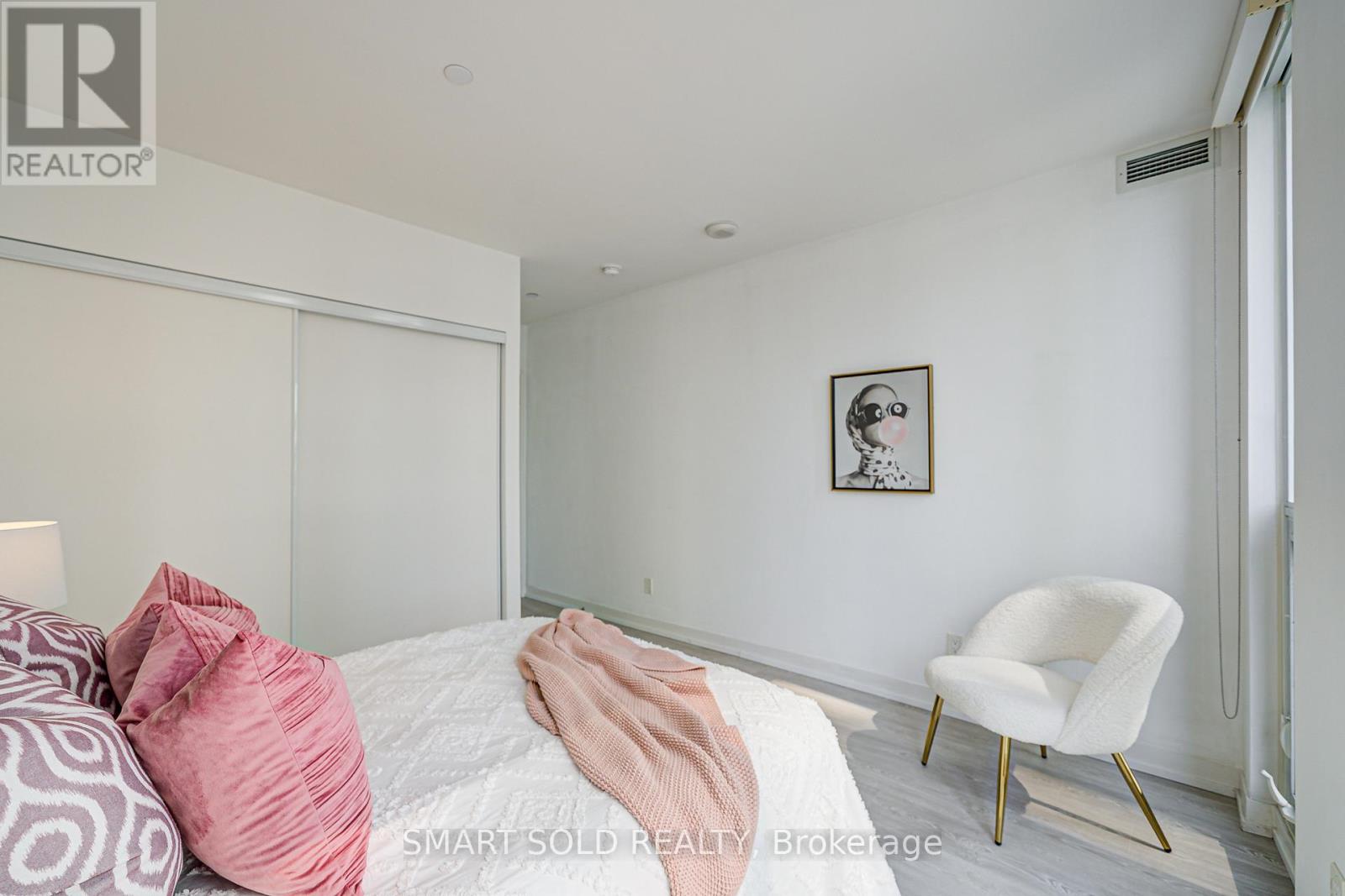 305 - 90 Queens Wharf Road, Toronto, Ontario  M5V 0J4 - Photo 21 - C12495410