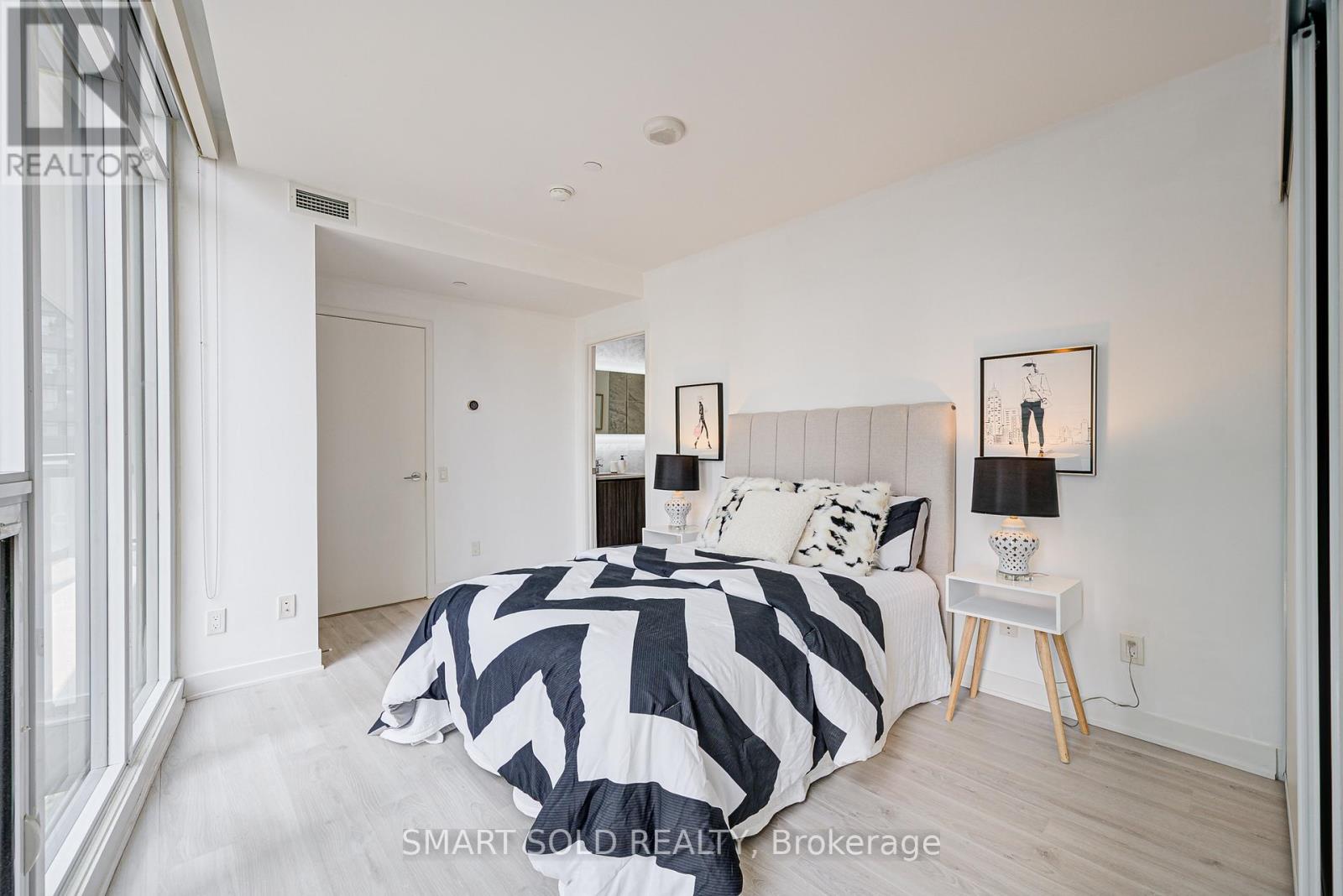 305 - 90 Queens Wharf Road, Toronto, Ontario  M5V 0J4 - Photo 24 - C12495410