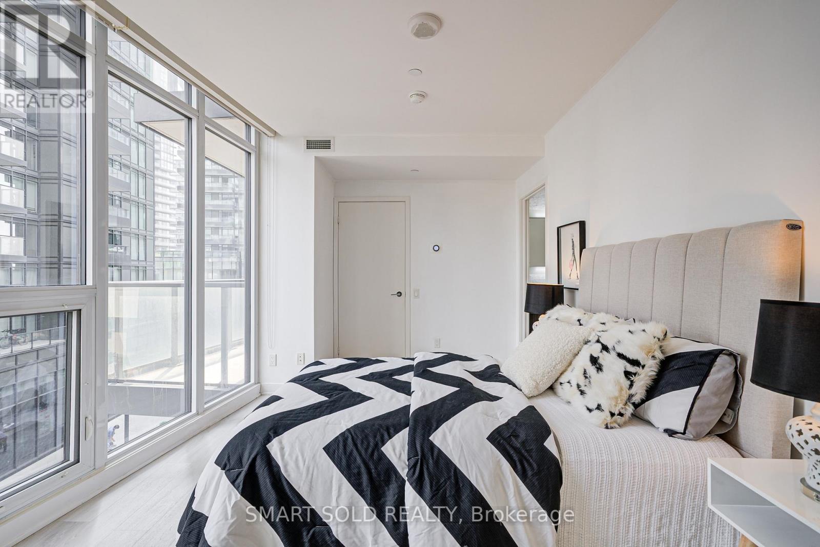 305 - 90 Queens Wharf Road, Toronto, Ontario  M5V 0J4 - Photo 25 - C12495410