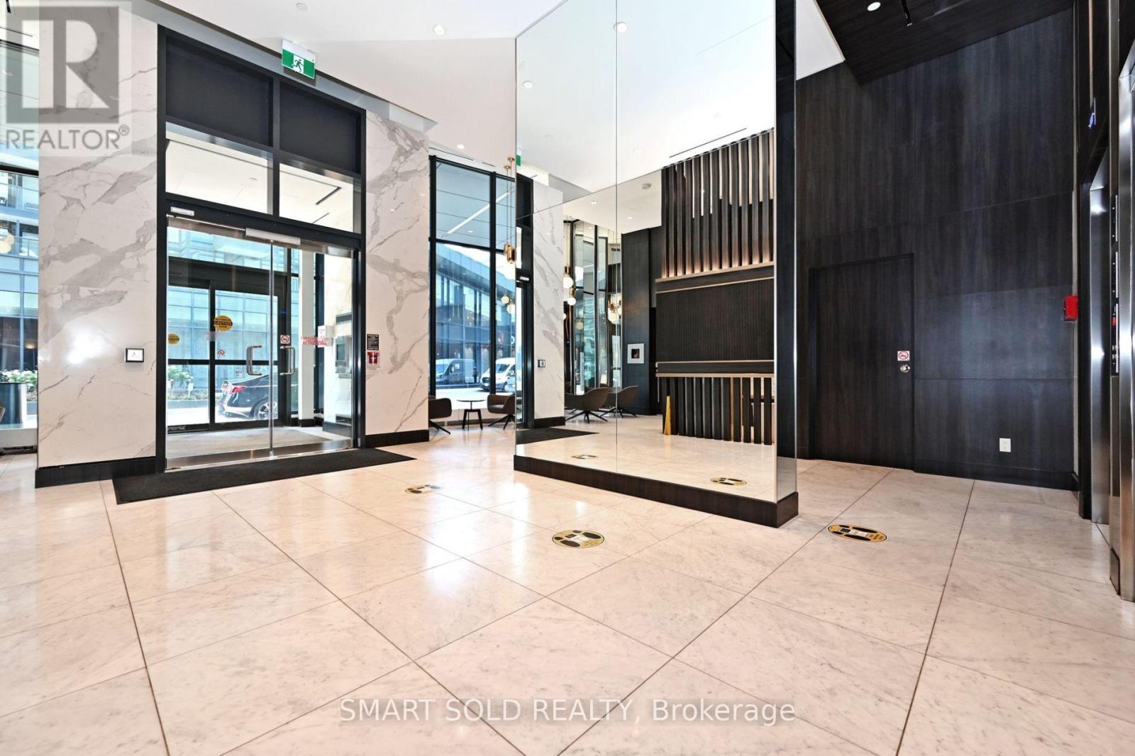 305 - 90 Queens Wharf Road, Toronto, Ontario  M5V 0J4 - Photo 5 - C12495410