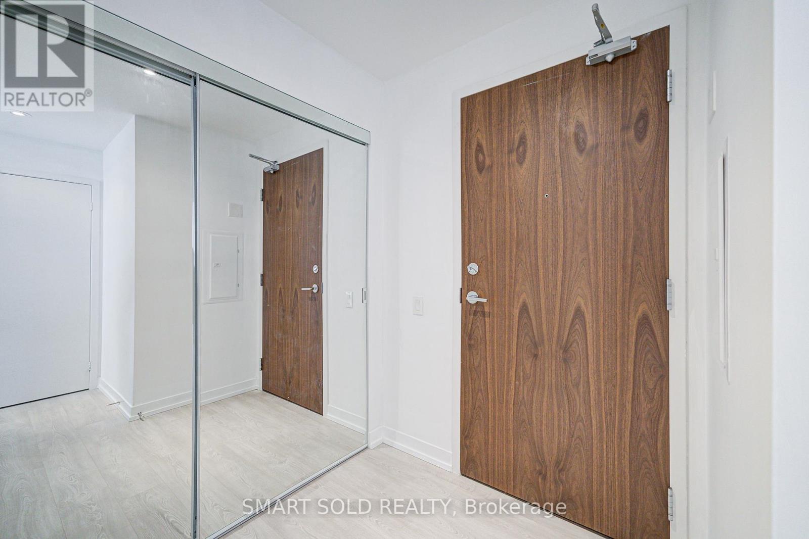 305 - 90 Queens Wharf Road, Toronto, Ontario  M5V 0J4 - Photo 6 - C12495410