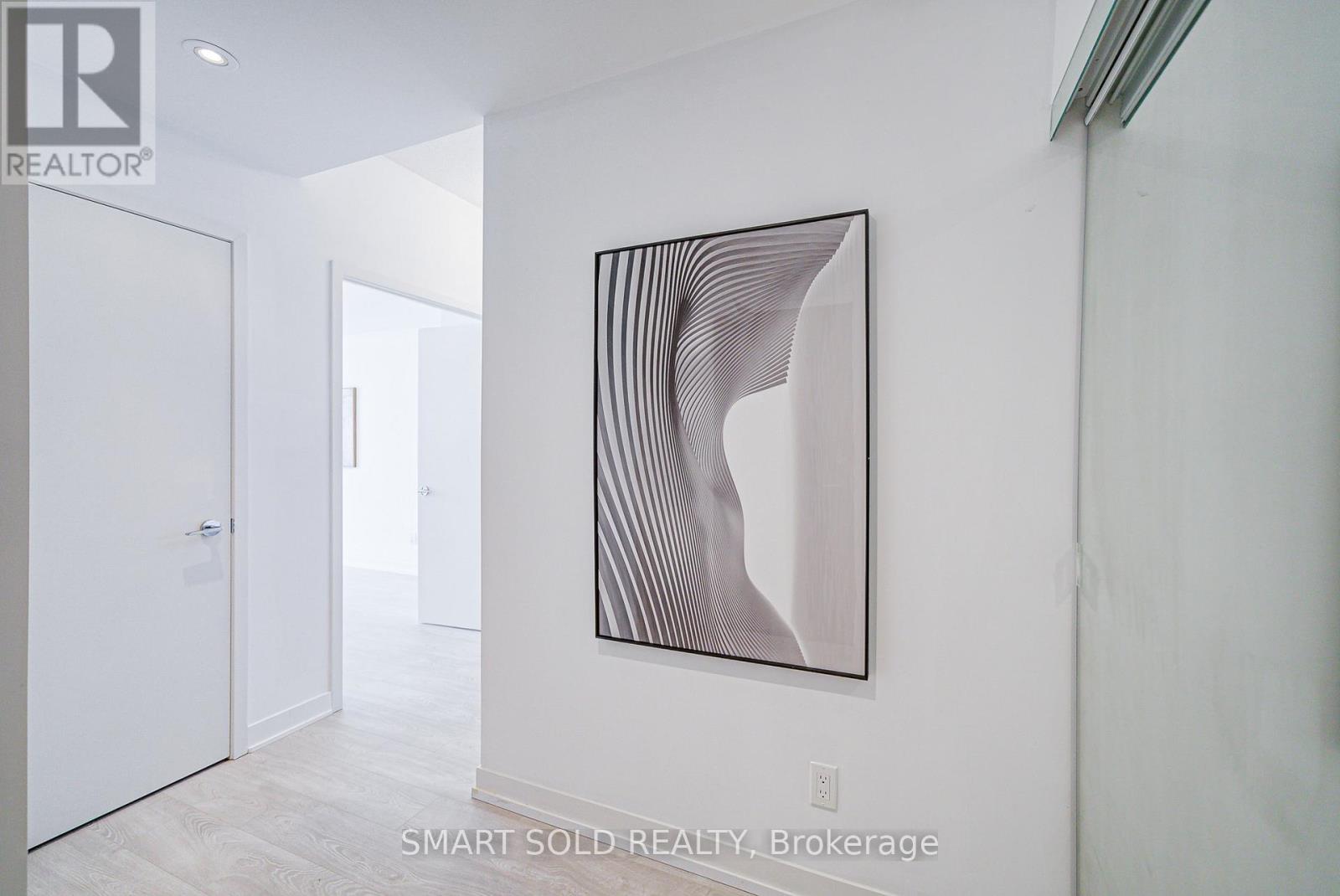 305 - 90 Queens Wharf Road, Toronto, Ontario  M5V 0J4 - Photo 7 - C12495410