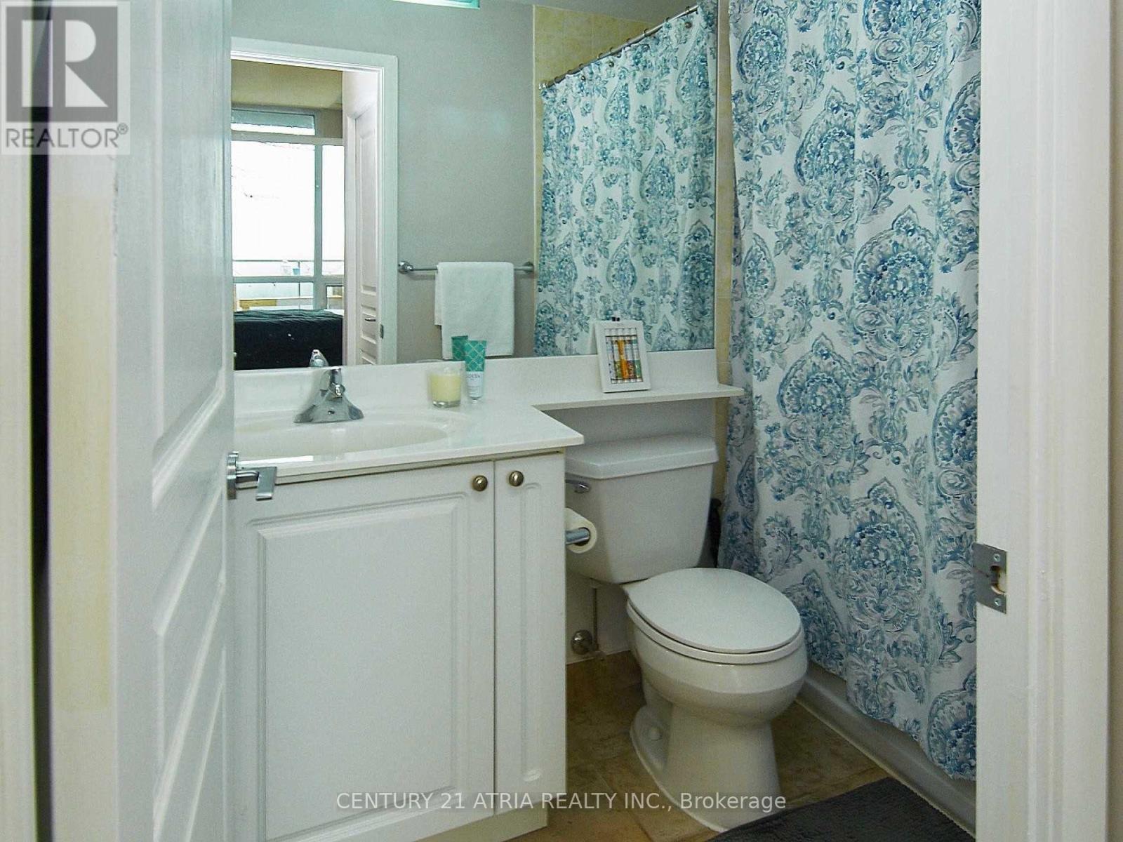 607 - 18 Yonge Street E, Toronto, Ontario  M5E 1Z8 - Photo 4 - C12495414