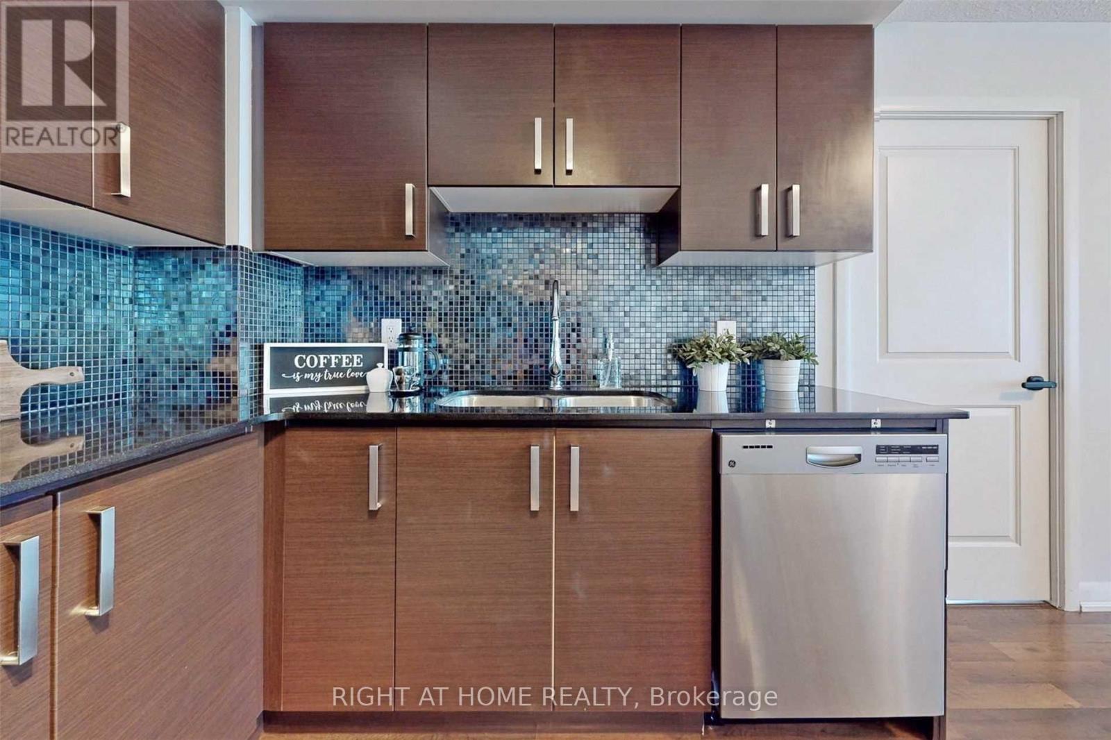 2215 - 17 Anndale Drive, Toronto, Ontario  M2N 2W7 - Photo 13 - C12495624