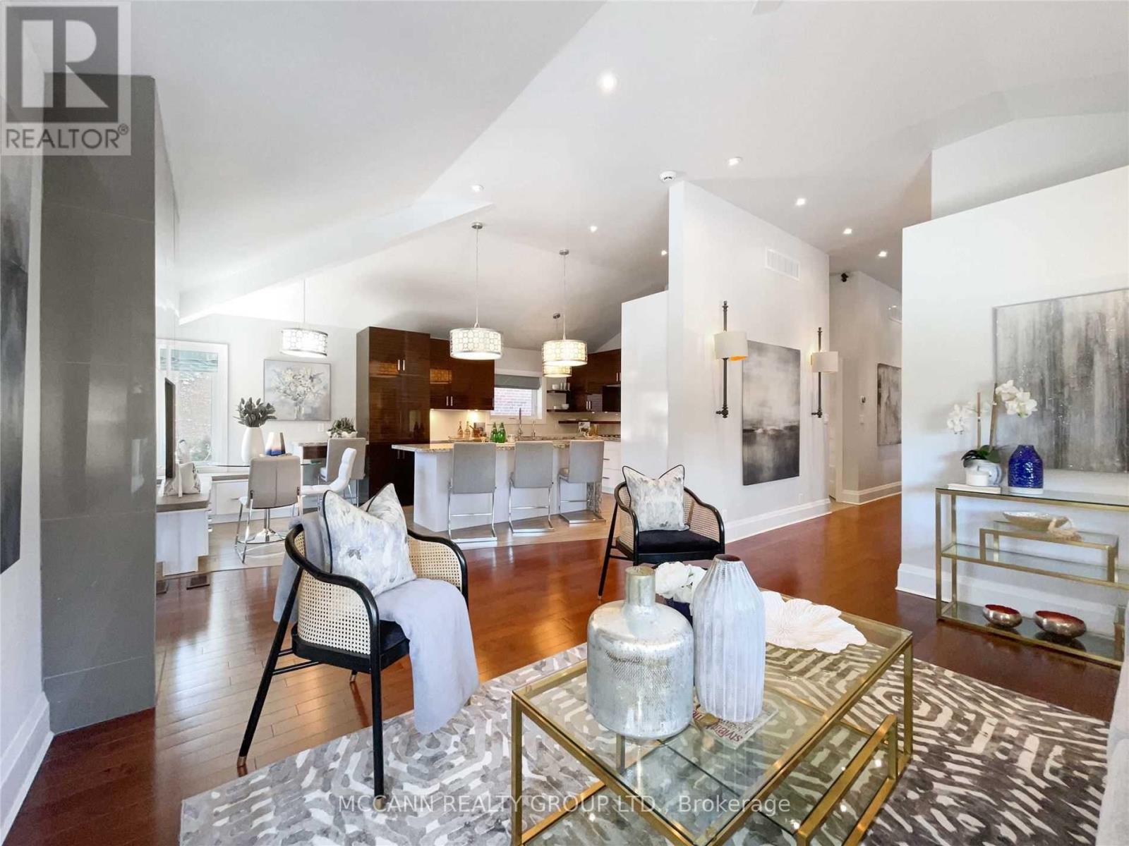 68 WHITTAKER CRESCENT, Toronto, Ontario