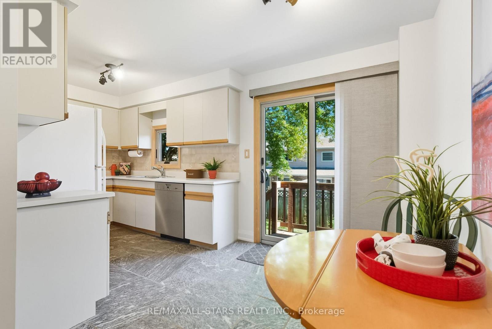 1094 Longbow Drive, Pickering (Liverpool), Ontario  L1V 5X3 - Photo 10 - E12495502