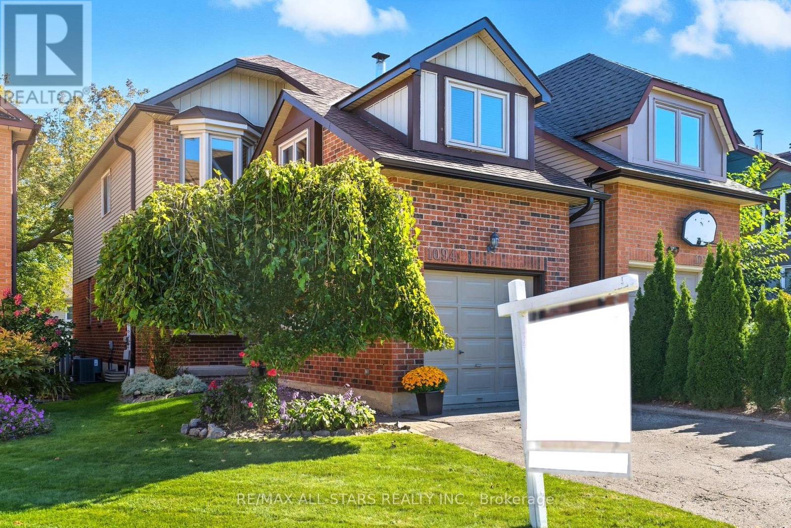 1094 Longbow Drive, Pickering (Liverpool), Ontario  L1V 5X3 - Photo 2 - E12495502