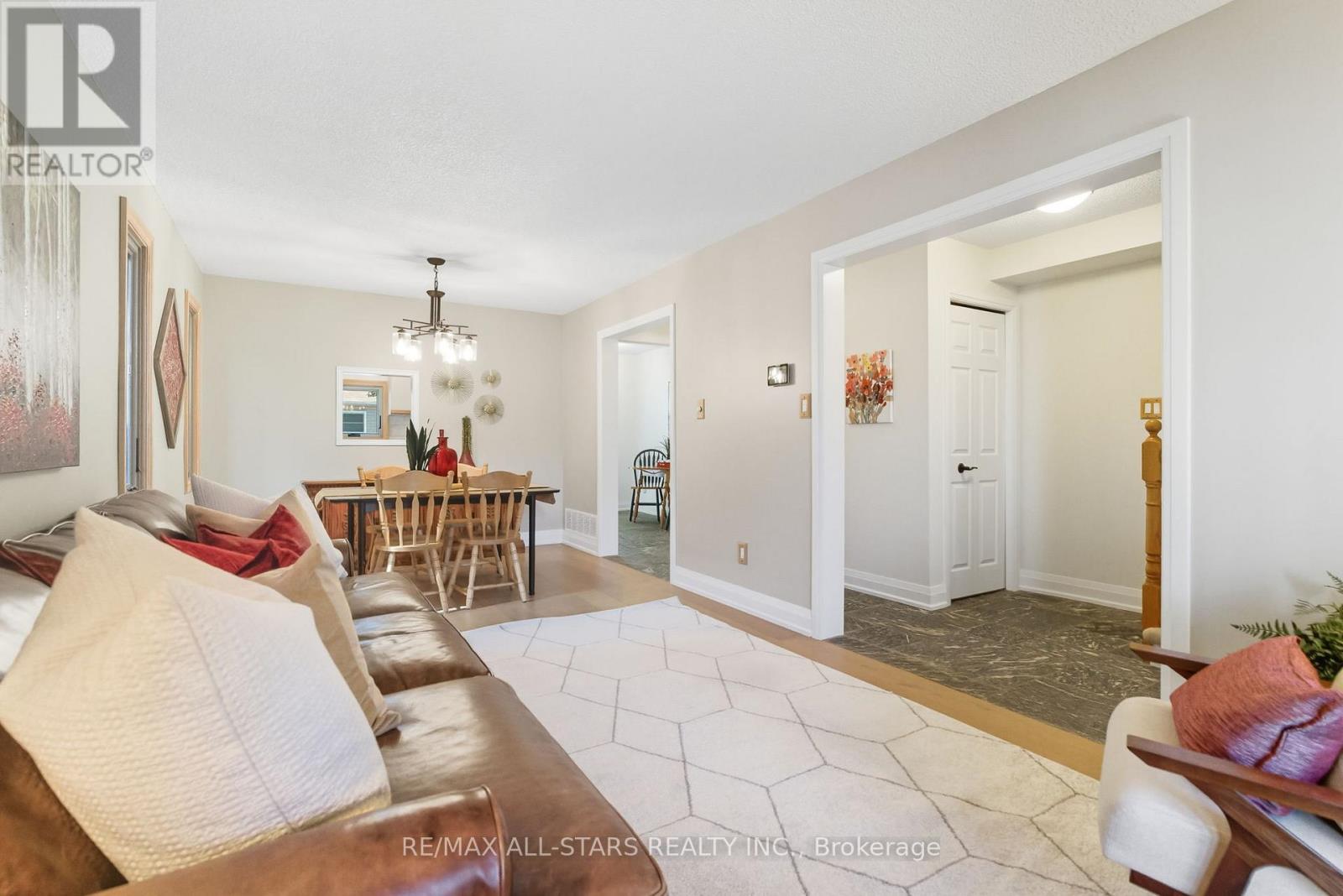 1094 Longbow Drive, Pickering (Liverpool), Ontario  L1V 5X3 - Photo 7 - E12495502