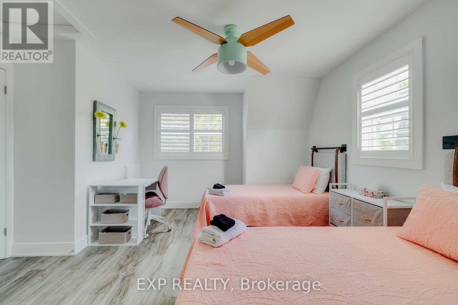 28 Centre Street, Lambton Shores (Grand Bend), Ontario  N0M 1T0 - Photo 19 - X12470407