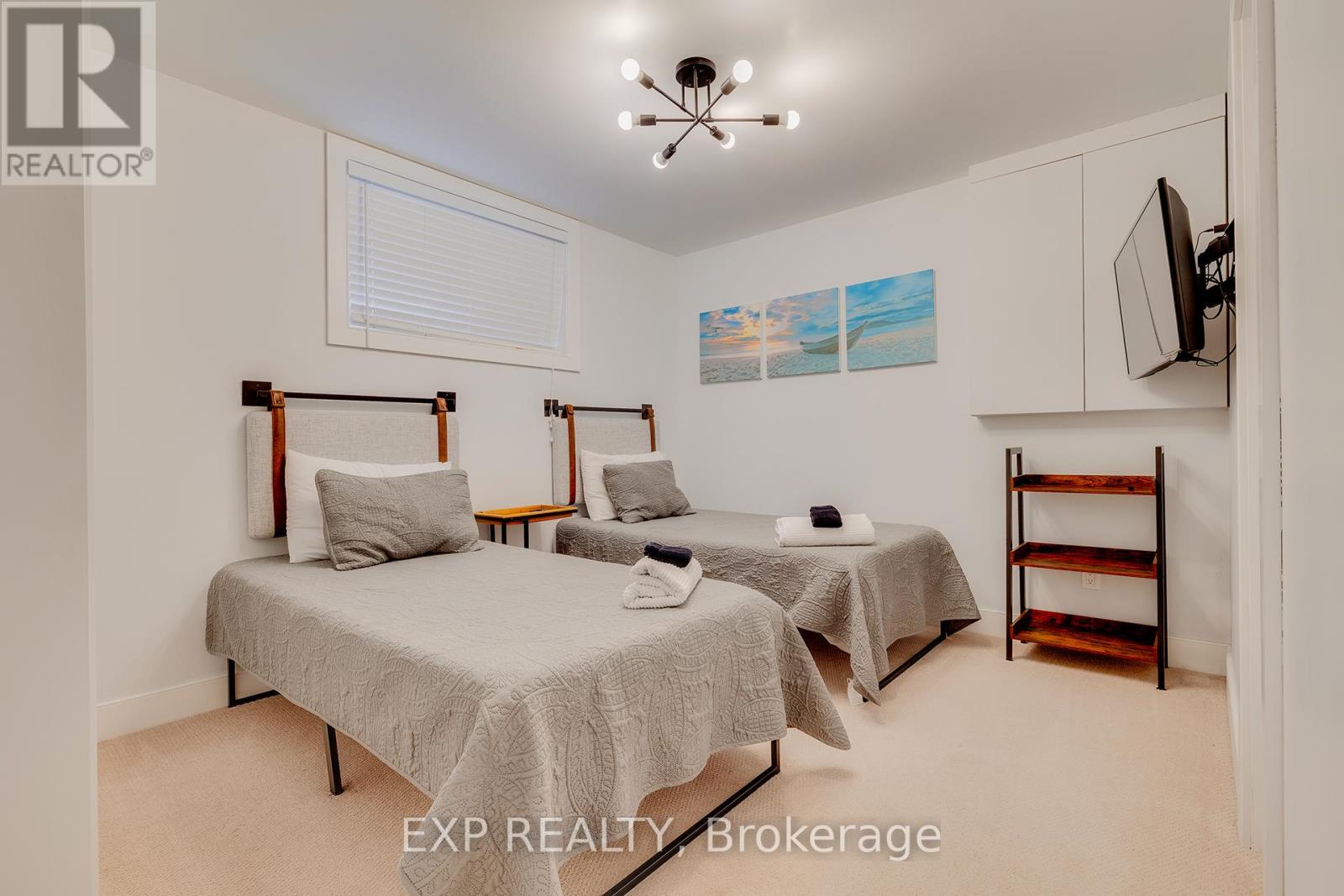 28 Centre Street, Lambton Shores (Grand Bend), Ontario  N0M 1T0 - Photo 26 - X12470407