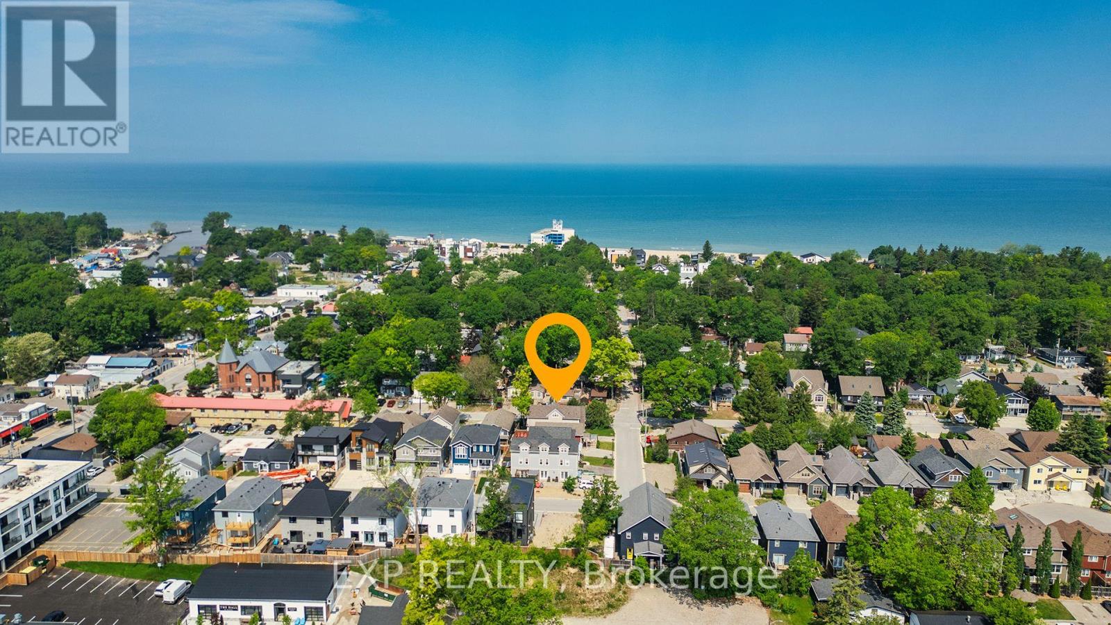 28 Centre Street, Lambton Shores (Grand Bend), Ontario  N0M 1T0 - Photo 35 - X12470407