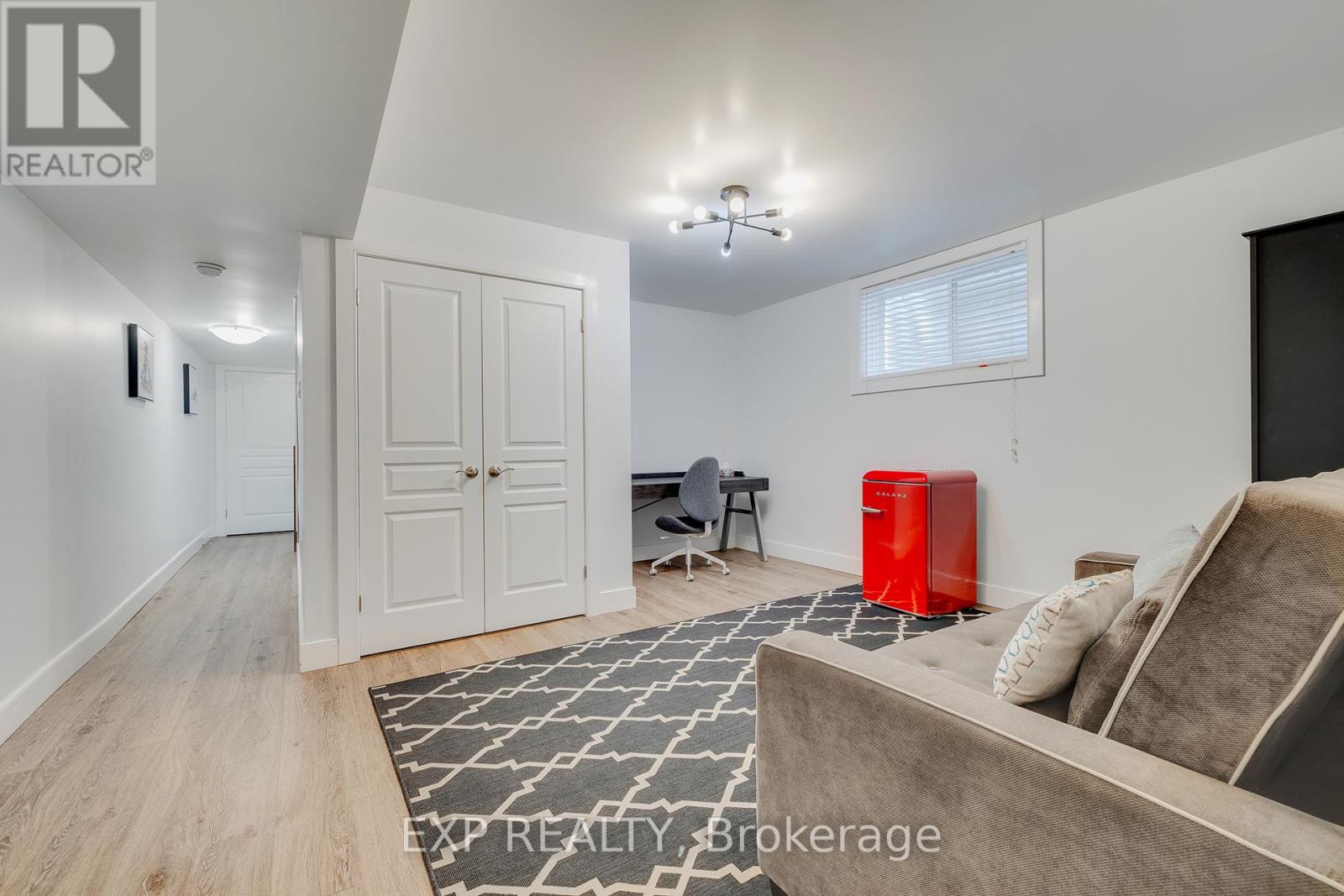 28 Centre Street, Lambton Shores (Grand Bend), Ontario  N0M 1T0 - Photo 23 - X12470407