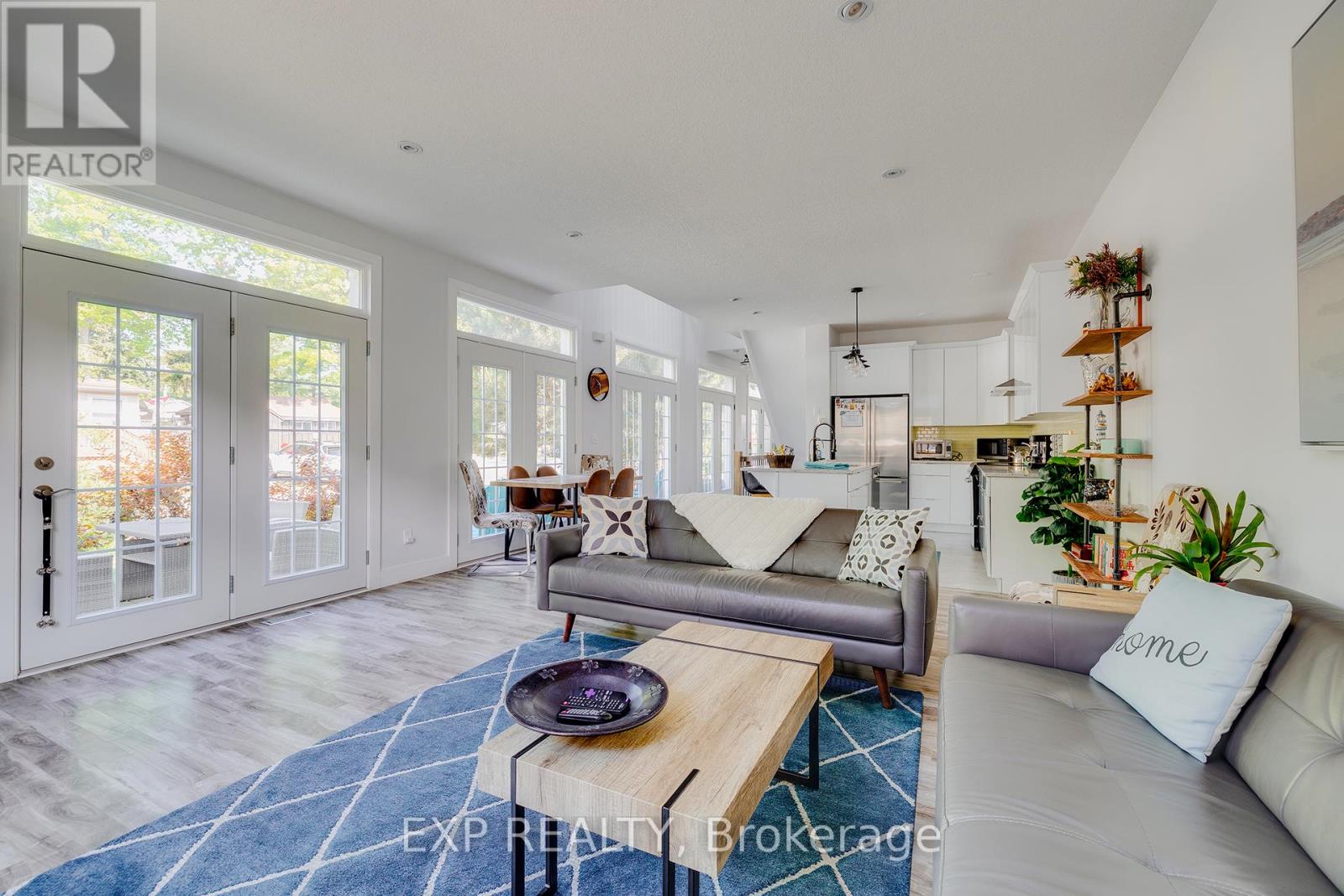 28 Centre Street, Lambton Shores (Grand Bend), Ontario  N0M 1T0 - Photo 9 - X12470407