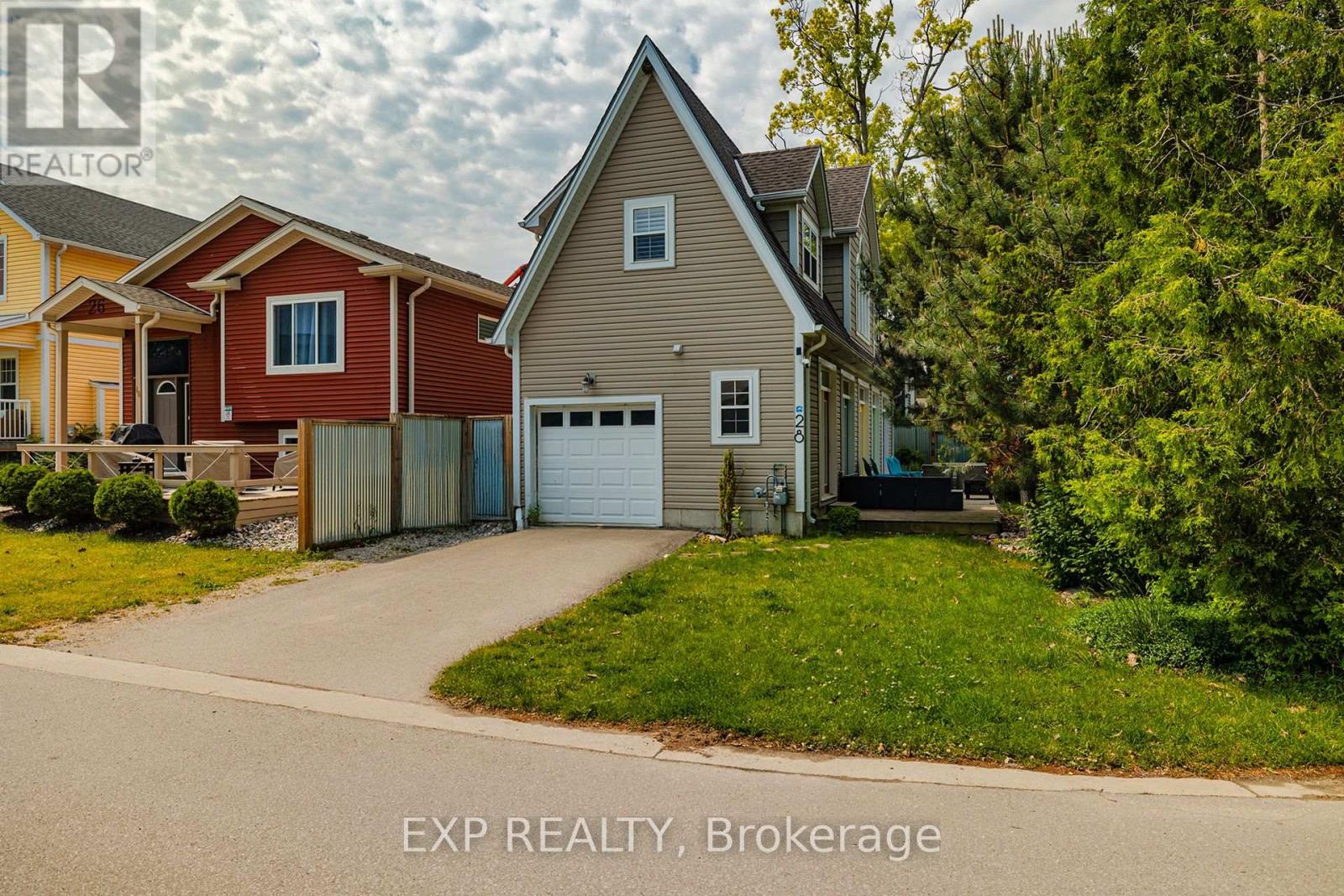 28 Centre Street, Lambton Shores (Grand Bend), Ontario  N0M 1T0 - Photo 32 - X12470407