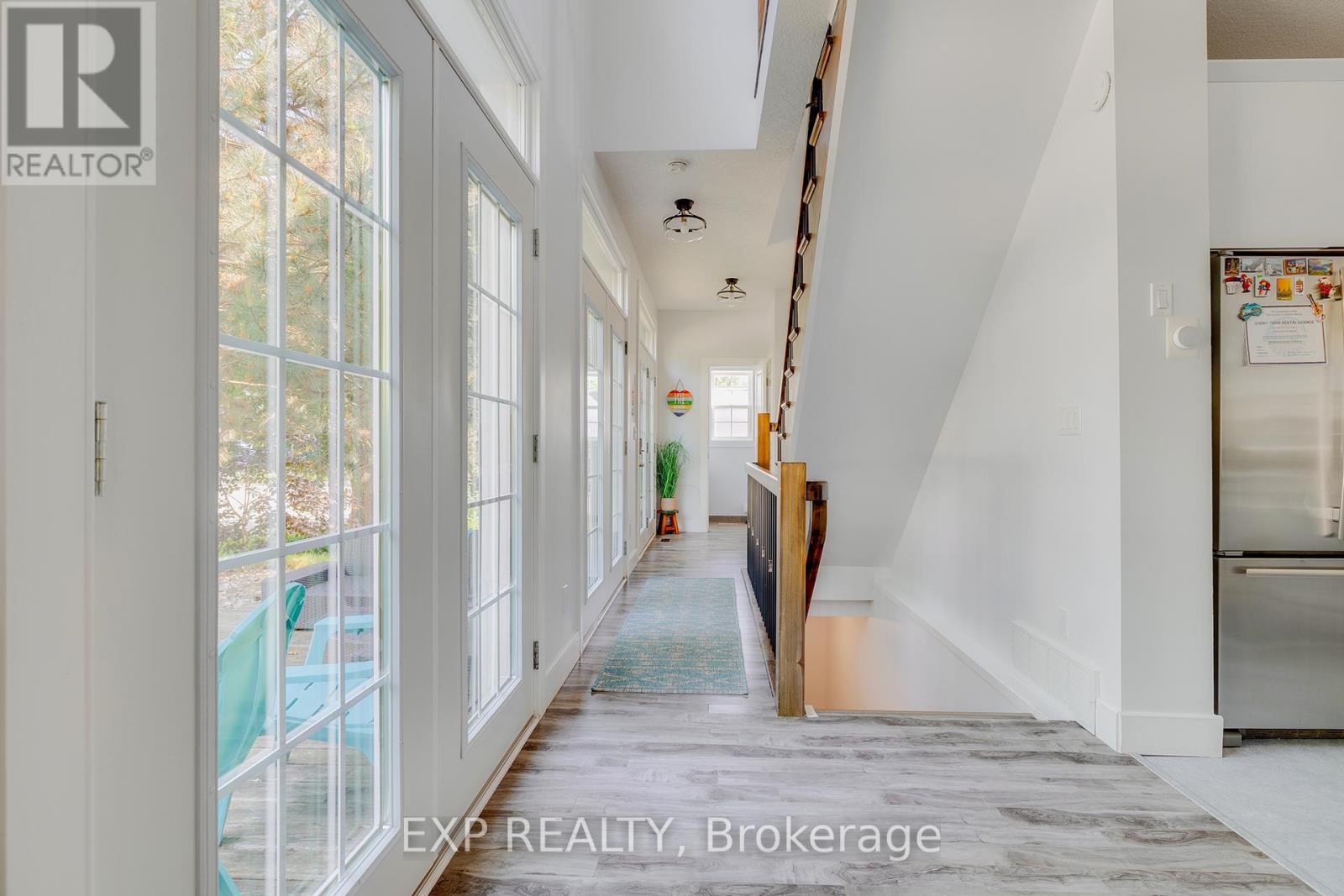 28 Centre Street, Lambton Shores (Grand Bend), Ontario  N0M 1T0 - Photo 10 - X12470407