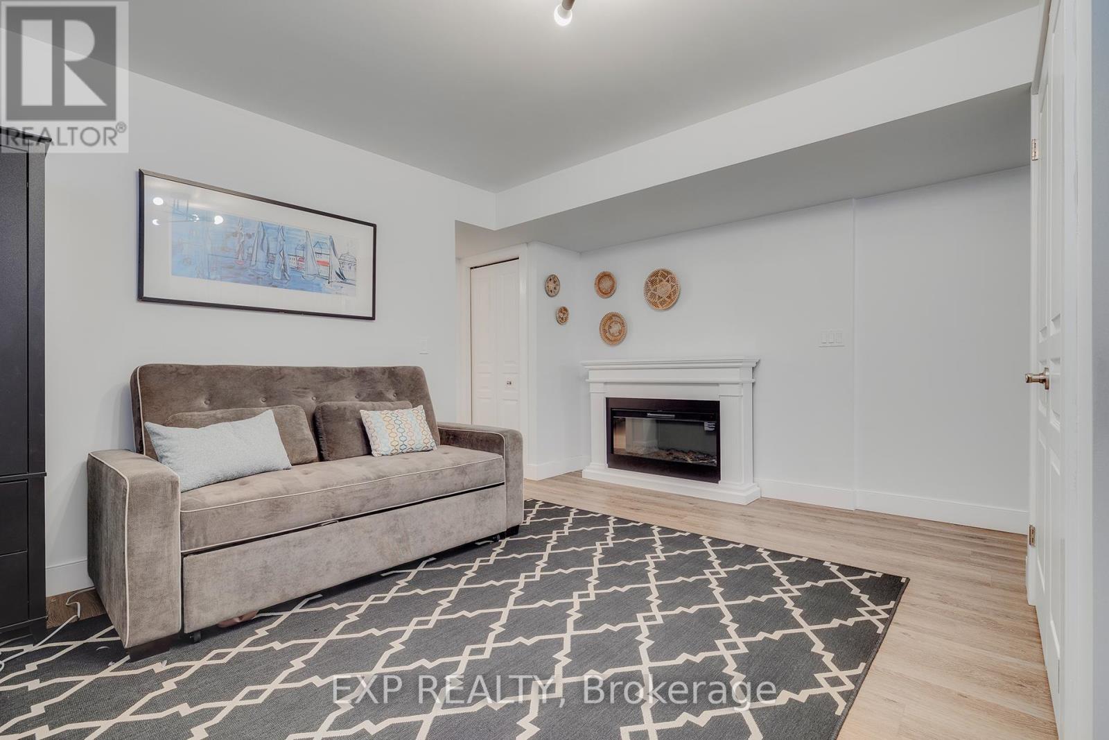 28 Centre Street, Lambton Shores (Grand Bend), Ontario  N0M 1T0 - Photo 24 - X12470407