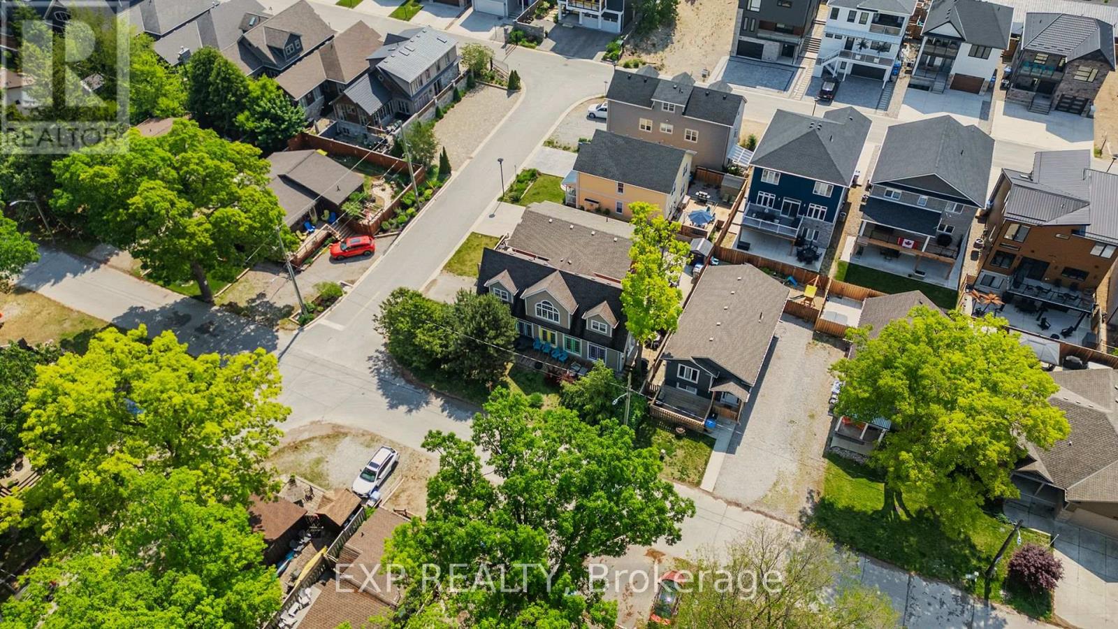 28 Centre Street, Lambton Shores (Grand Bend), Ontario  N0M 1T0 - Photo 33 - X12470407