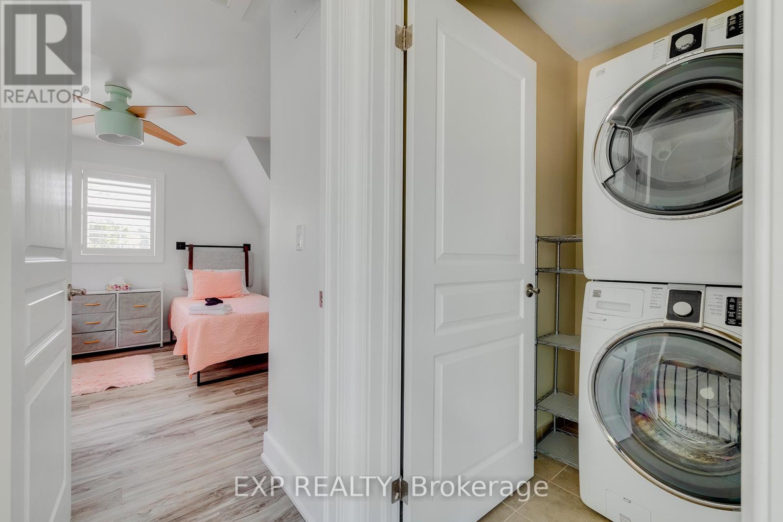 28 Centre Street, Lambton Shores (Grand Bend), Ontario  N0M 1T0 - Photo 20 - X12470407