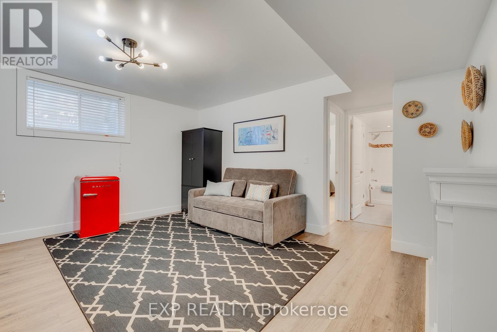 28 Centre Street, Lambton Shores (Grand Bend), Ontario  N0M 1T0 - Photo 25 - X12470407