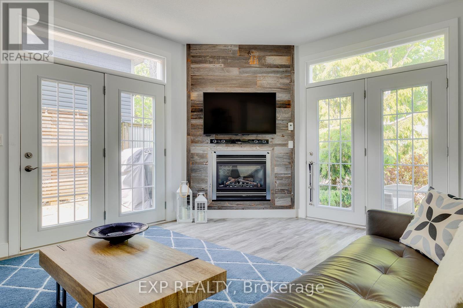 28 Centre Street, Lambton Shores (Grand Bend), Ontario  N0M 1T0 - Photo 8 - X12470407