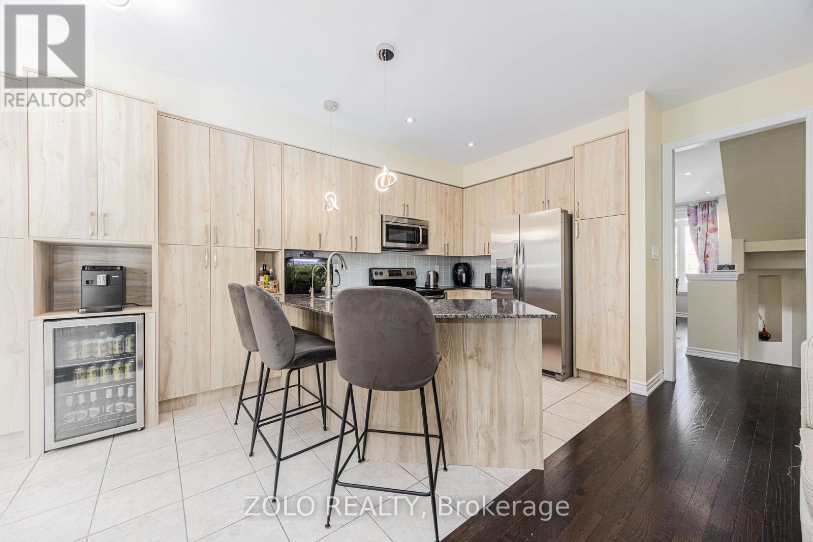 235 Appleton Court, Newmarket, Ontario  L3Y 1J2 - Photo 10 - N12495384