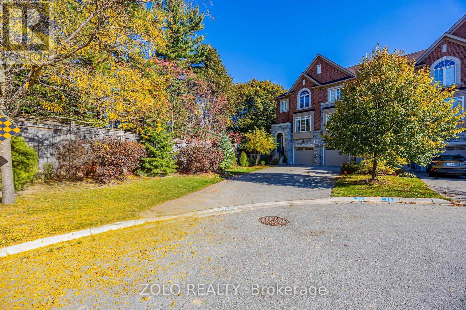 235 Appleton Court, Newmarket, Ontario  L3Y 1J2 - Photo 2 - N12495384