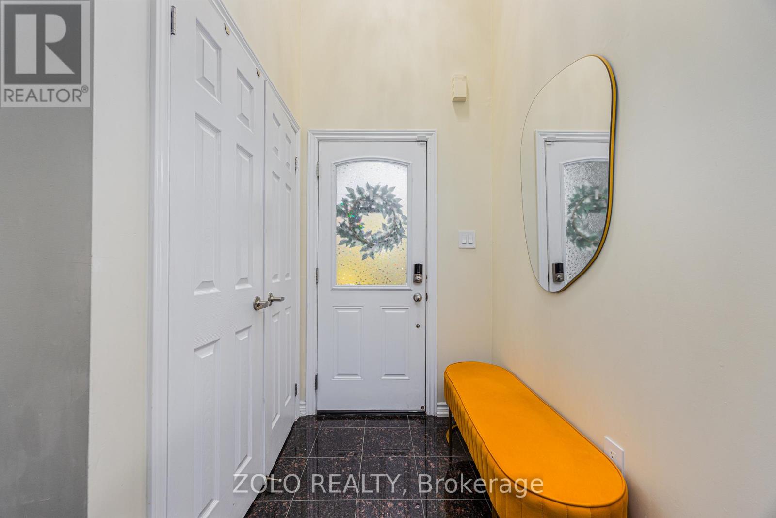 235 Appleton Court, Newmarket, Ontario  L3Y 1J2 - Photo 3 - N12495384