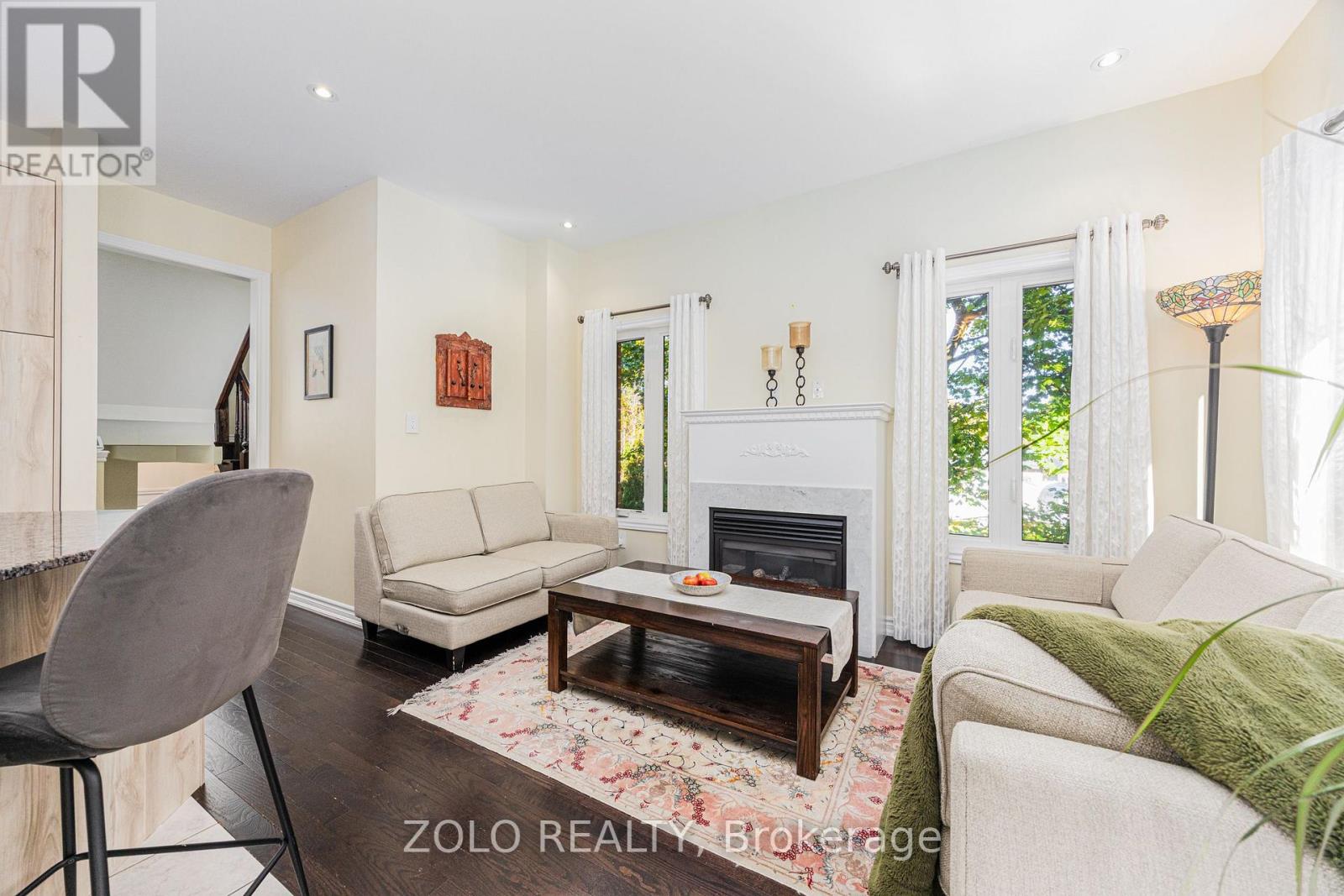 235 Appleton Court, Newmarket, Ontario  L3Y 1J2 - Photo 4 - N12495384