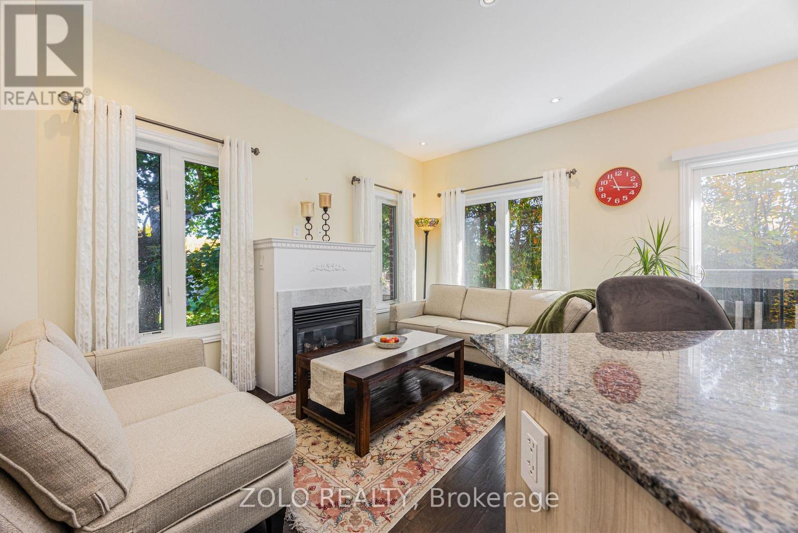 235 Appleton Court, Newmarket, Ontario  L3Y 1J2 - Photo 5 - N12495384