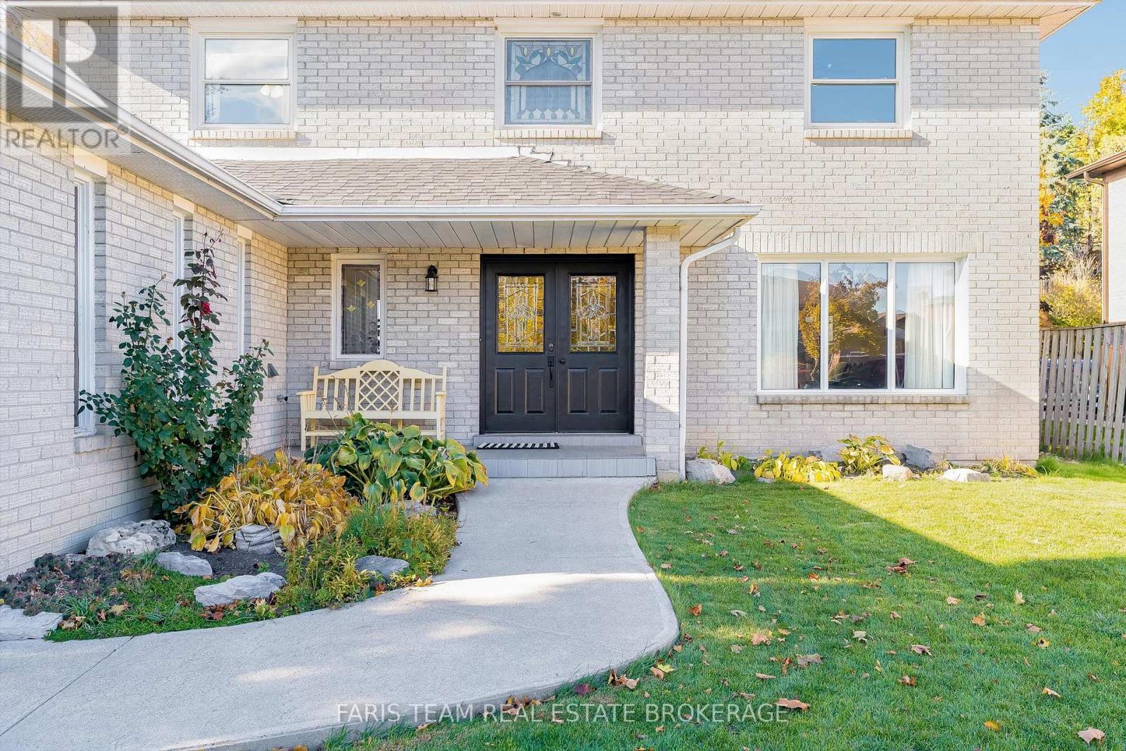 23 Royal Court, Bradford West Gwillimbury (Bradford), Ontario  L3Z 2P5 - Photo 4 - N12495480