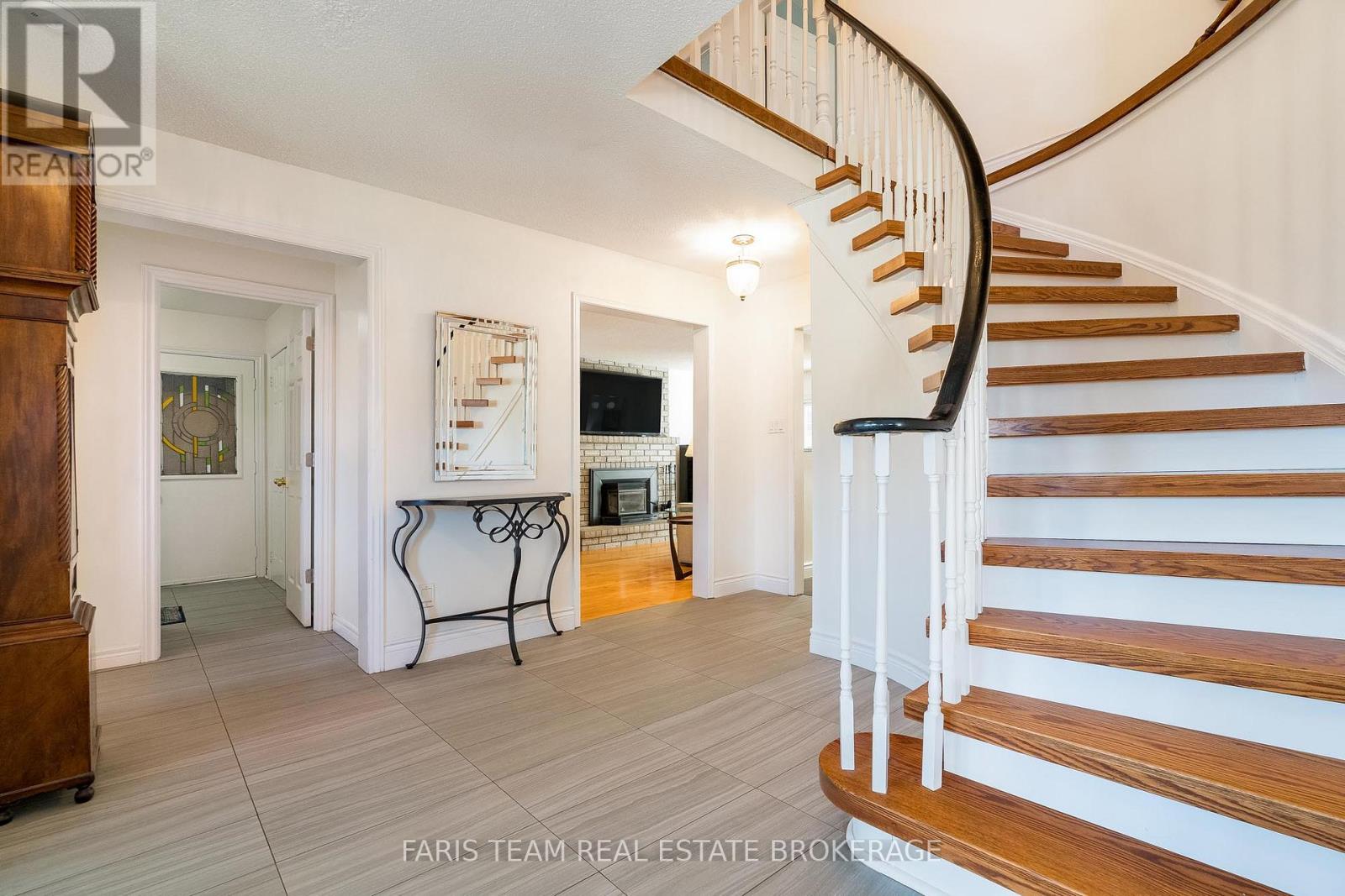 23 Royal Court, Bradford West Gwillimbury (Bradford), Ontario  L3Z 2P5 - Photo 5 - N12495480