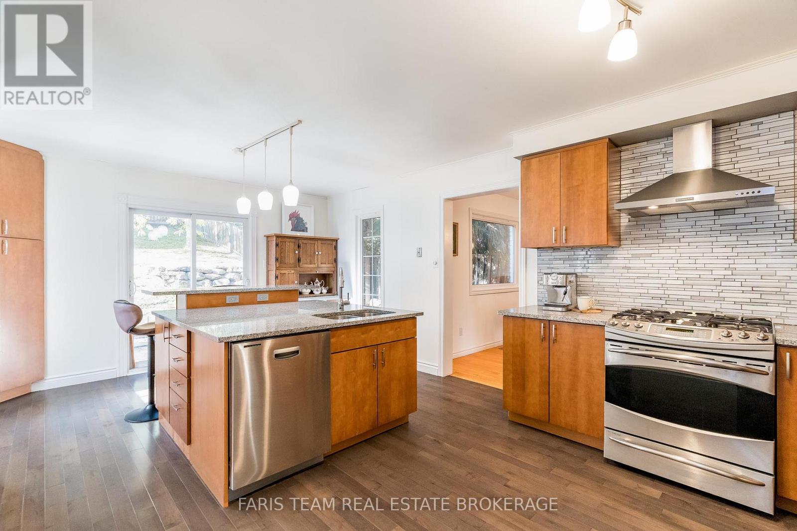 23 Royal Court, Bradford West Gwillimbury (Bradford), Ontario  L3Z 2P5 - Photo 6 - N12495480