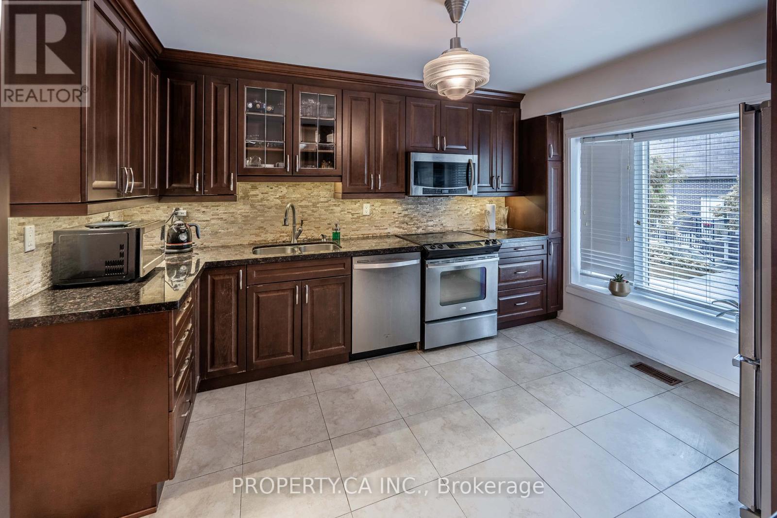 23 - 40 Castle Rock Drive, Richmond Hill, Ontario  L4C 5H5 - Photo 3 - N12495582