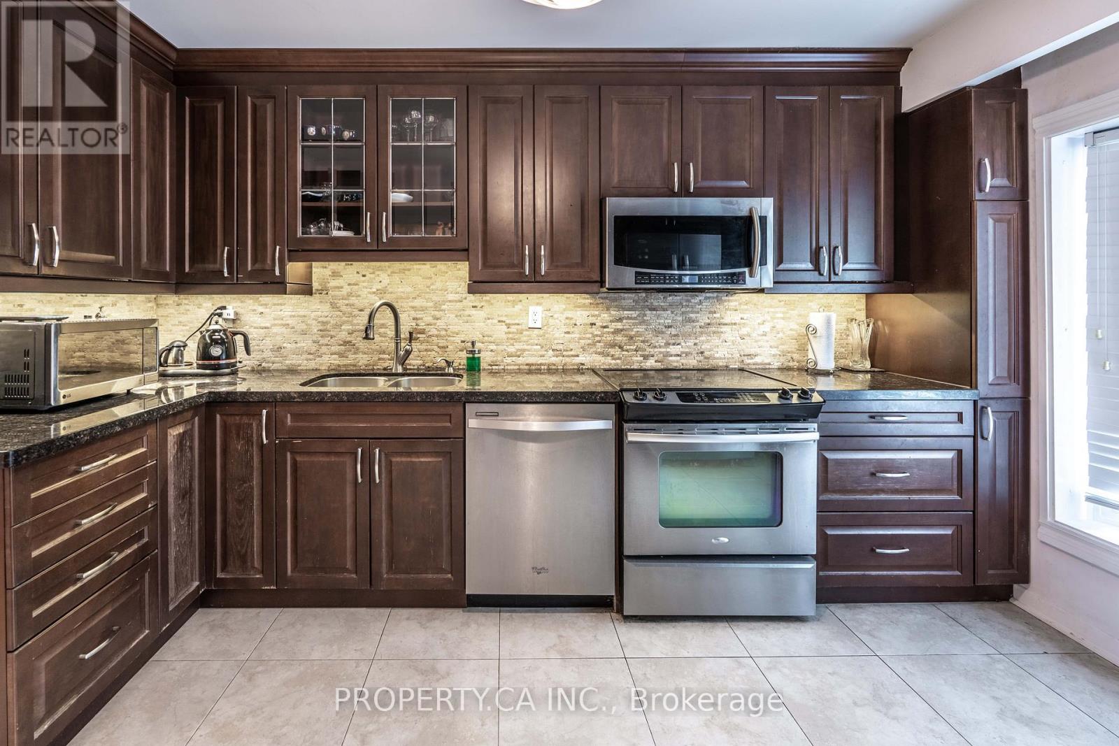 23 - 40 Castle Rock Drive, Richmond Hill, Ontario  L4C 5H5 - Photo 5 - N12495582