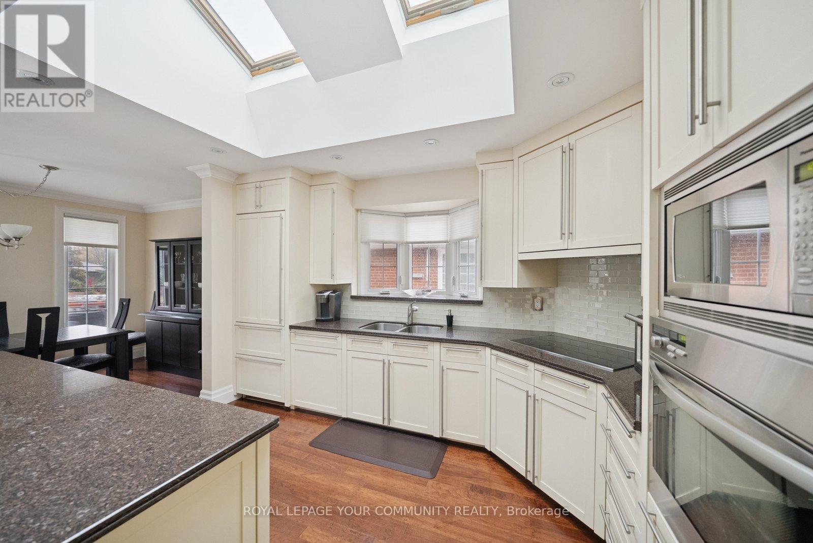 402 Palmer Avenue, Richmond Hill, Ontario  L4C 1P8 - Photo 10 - N12495658