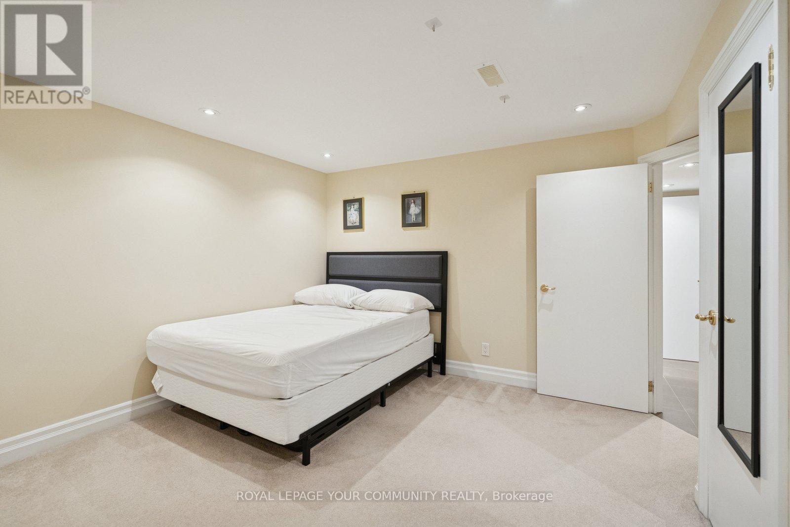 402 Palmer Avenue, Richmond Hill, Ontario  L4C 1P8 - Photo 27 - N12495658