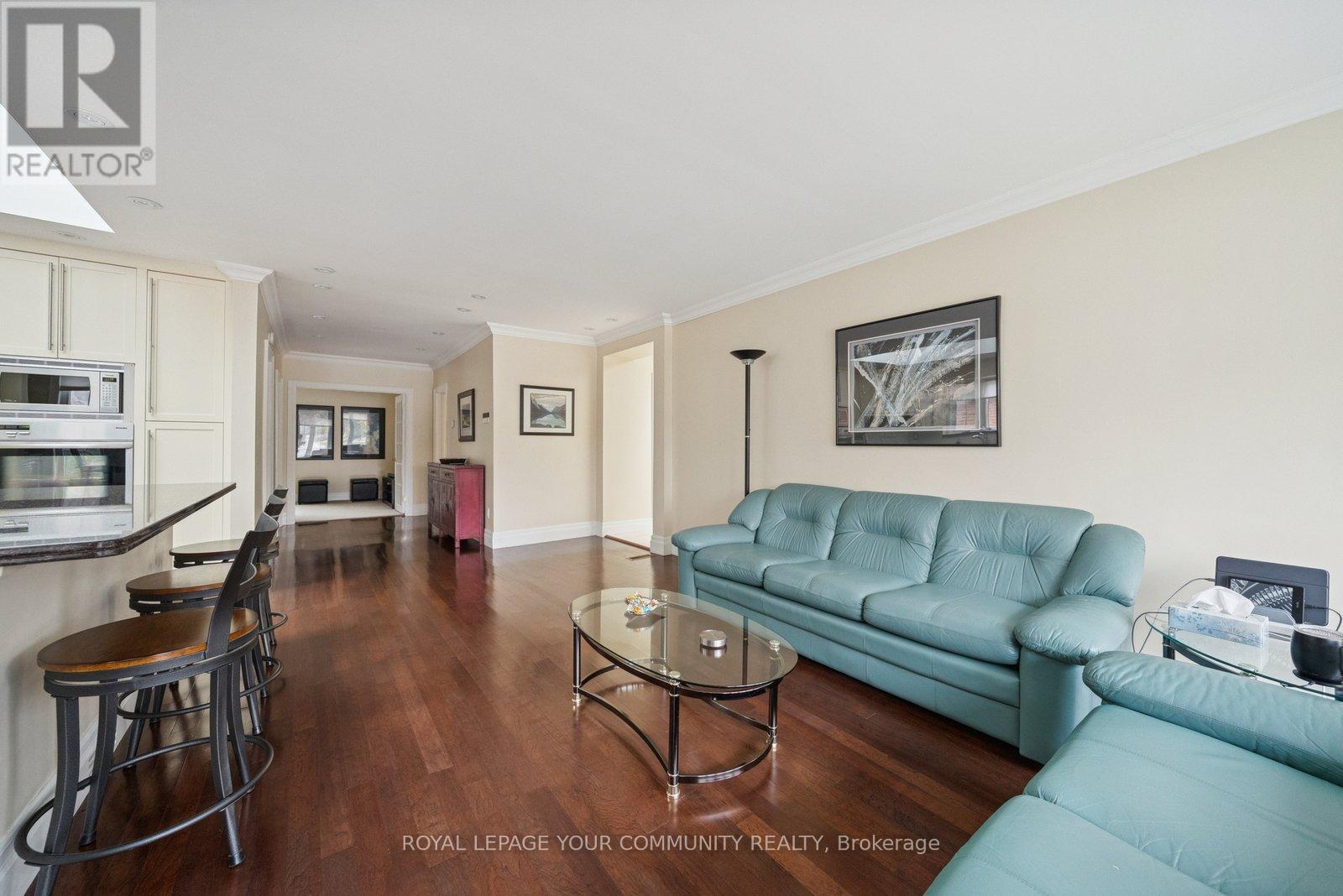 402 Palmer Avenue, Richmond Hill, Ontario  L4C 1P8 - Photo 6 - N12495658