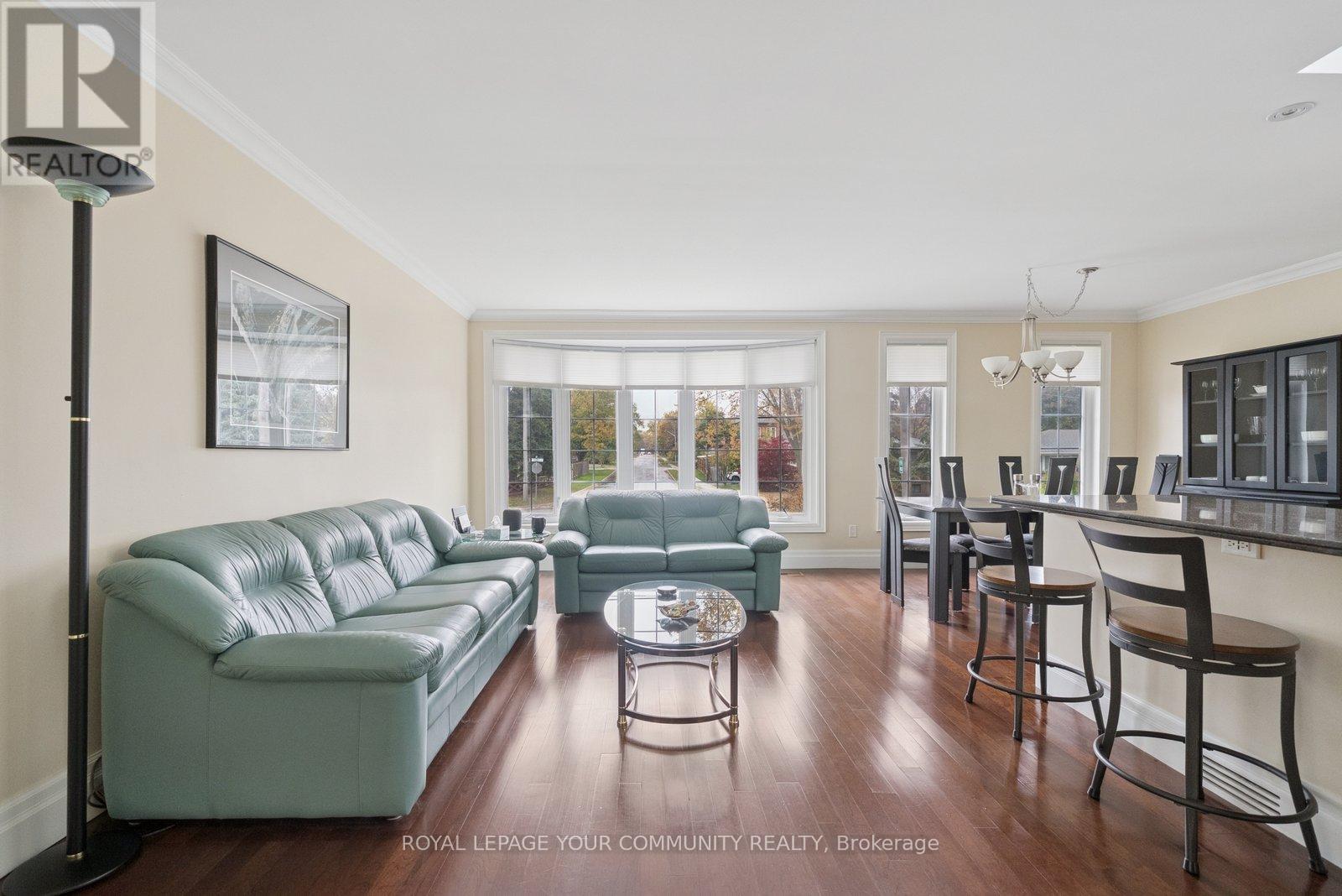 402 Palmer Avenue, Richmond Hill, Ontario  L4C 1P8 - Photo 7 - N12495658