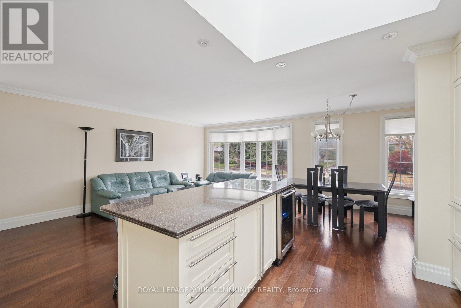 402 Palmer Avenue, Richmond Hill, Ontario  L4C 1P8 - Photo 8 - N12495658