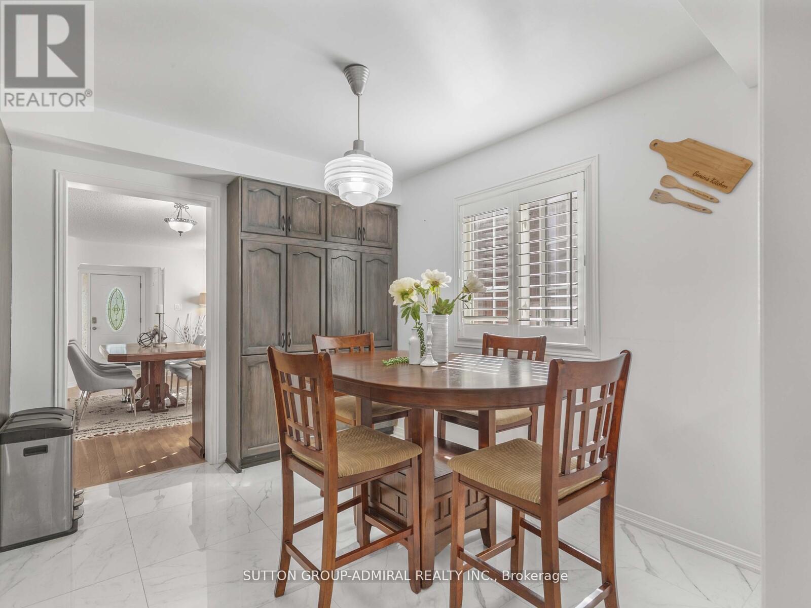 185 Foxfield Crescent, Vaughan, Ontario  L4K 5E8 - Photo 10 - N12495678