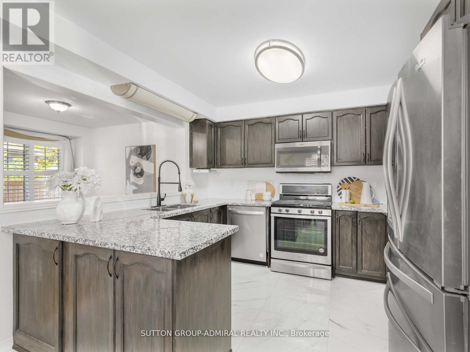 185 Foxfield Crescent, Vaughan, Ontario  L4K 5E8 - Photo 12 - N12495678