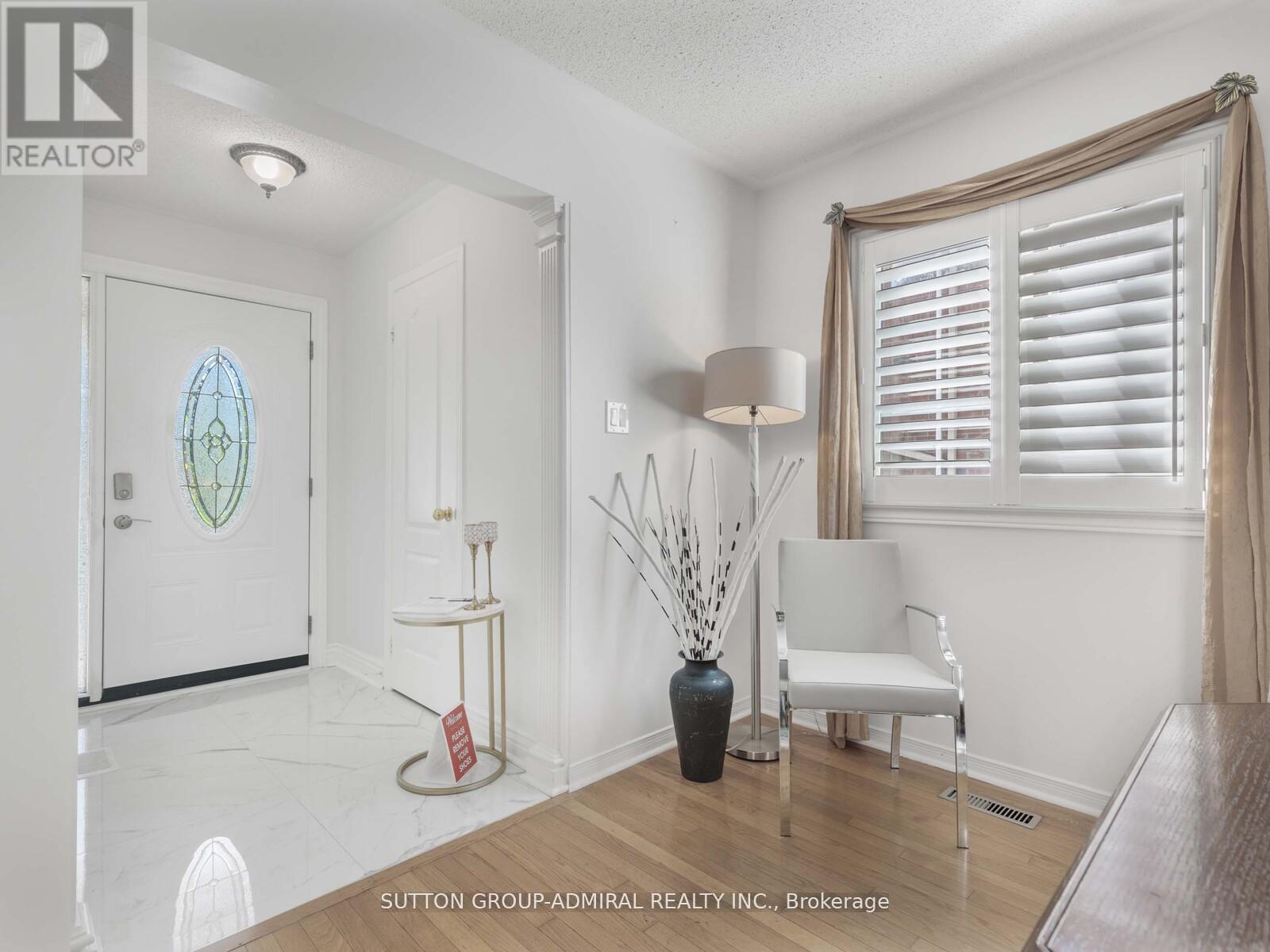 185 Foxfield Crescent, Vaughan, Ontario  L4K 5E8 - Photo 4 - N12495678