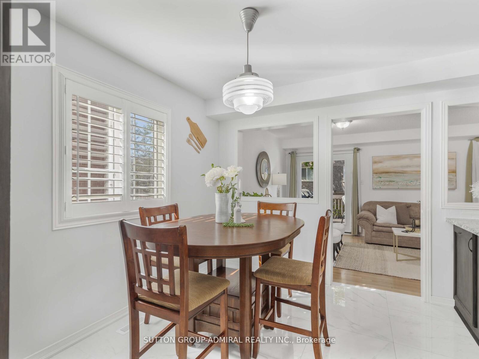 185 Foxfield Crescent, Vaughan, Ontario  L4K 5E8 - Photo 9 - N12495678