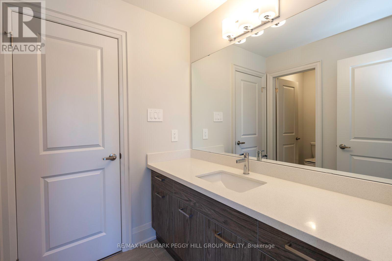 176 Durham Avenue, Barrie, Ontario  L9J 0Z4 - Photo 10 - S12495438