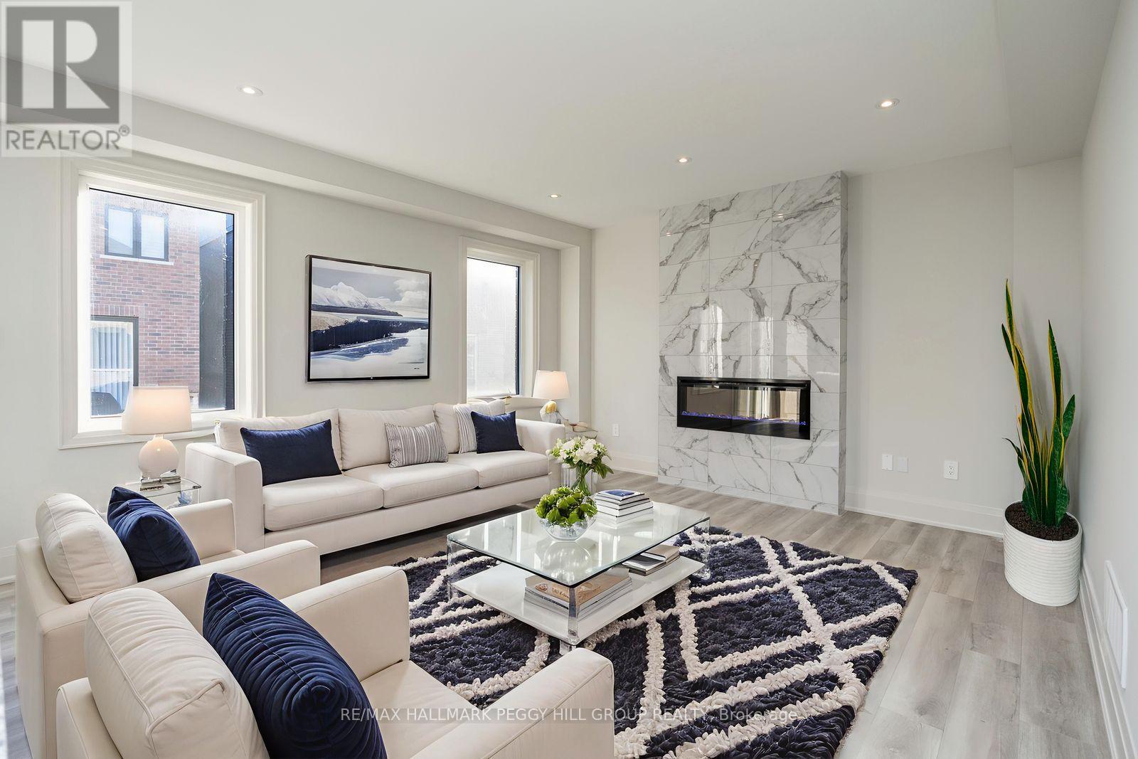 176 Durham Avenue, Barrie, Ontario  L9J 0Z4 - Photo 2 - S12495438