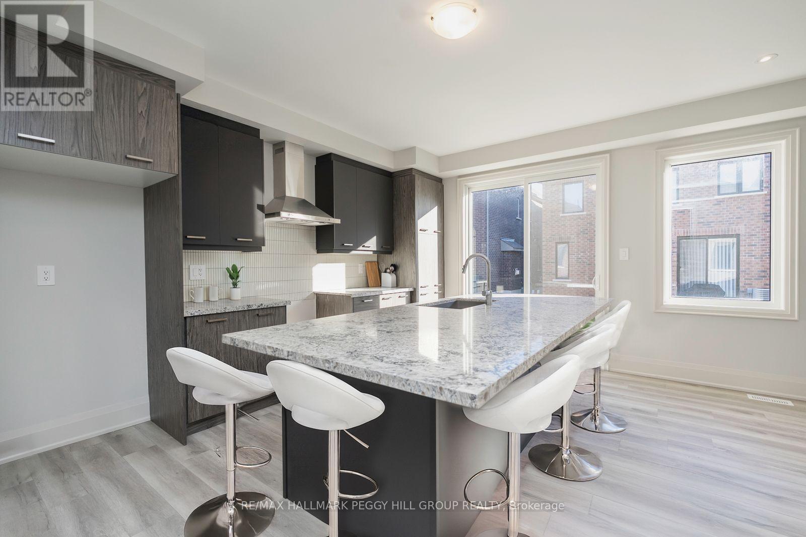 176 Durham Avenue, Barrie, Ontario  L9J 0Z4 - Photo 3 - S12495438