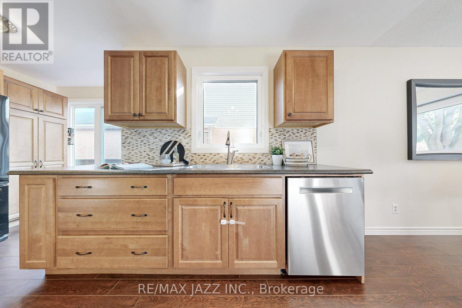 98 Penfound Drive, Clarington, Ontario  L1C 4B8 - Photo 13 - E12495786