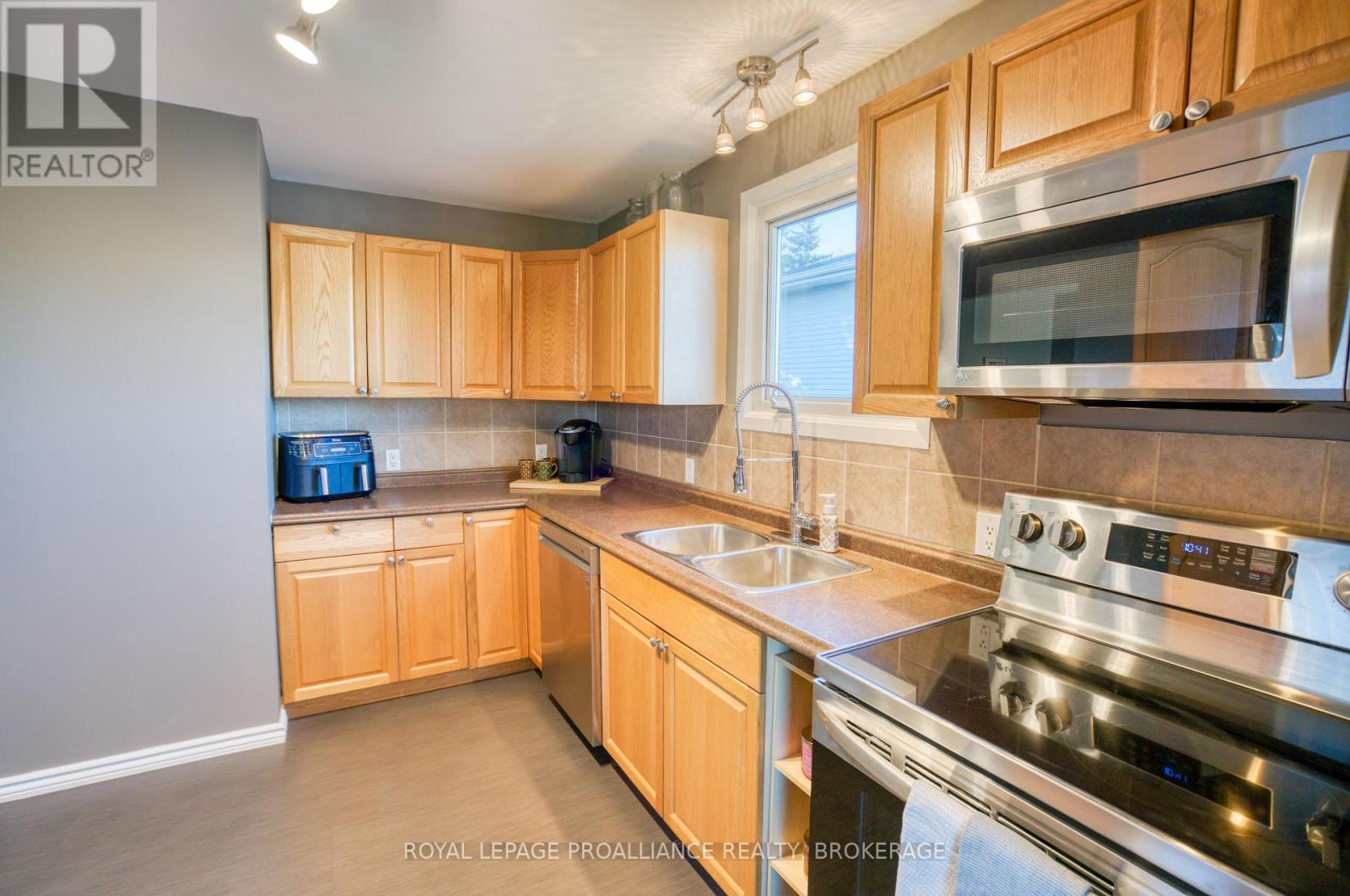 240 Old Quarry Road, Kingston (West Of Sir John A. Blvd), Ontario  K7M 7L2 - Photo 10 - X12495804